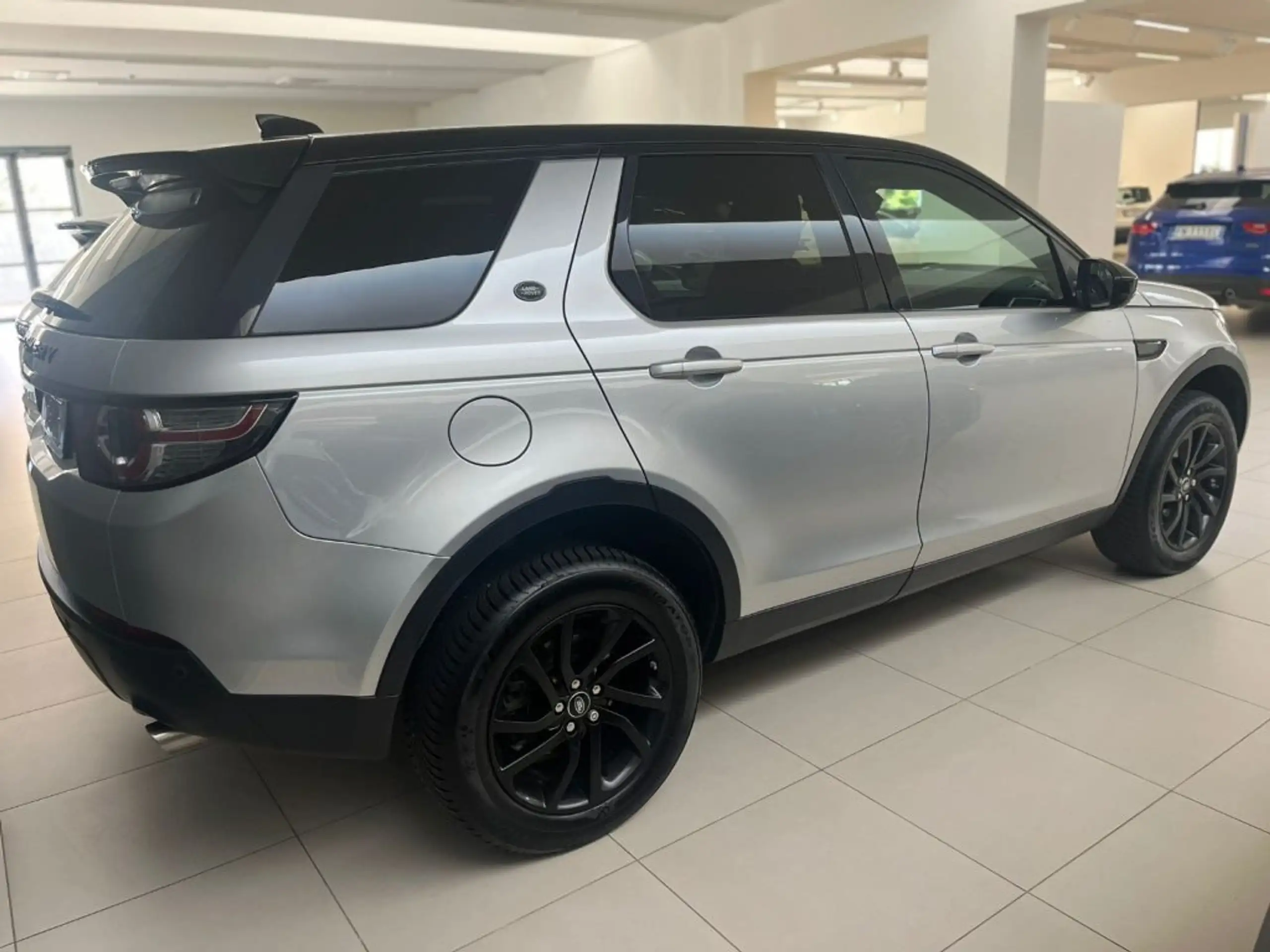 Land Rover - Discovery Sport