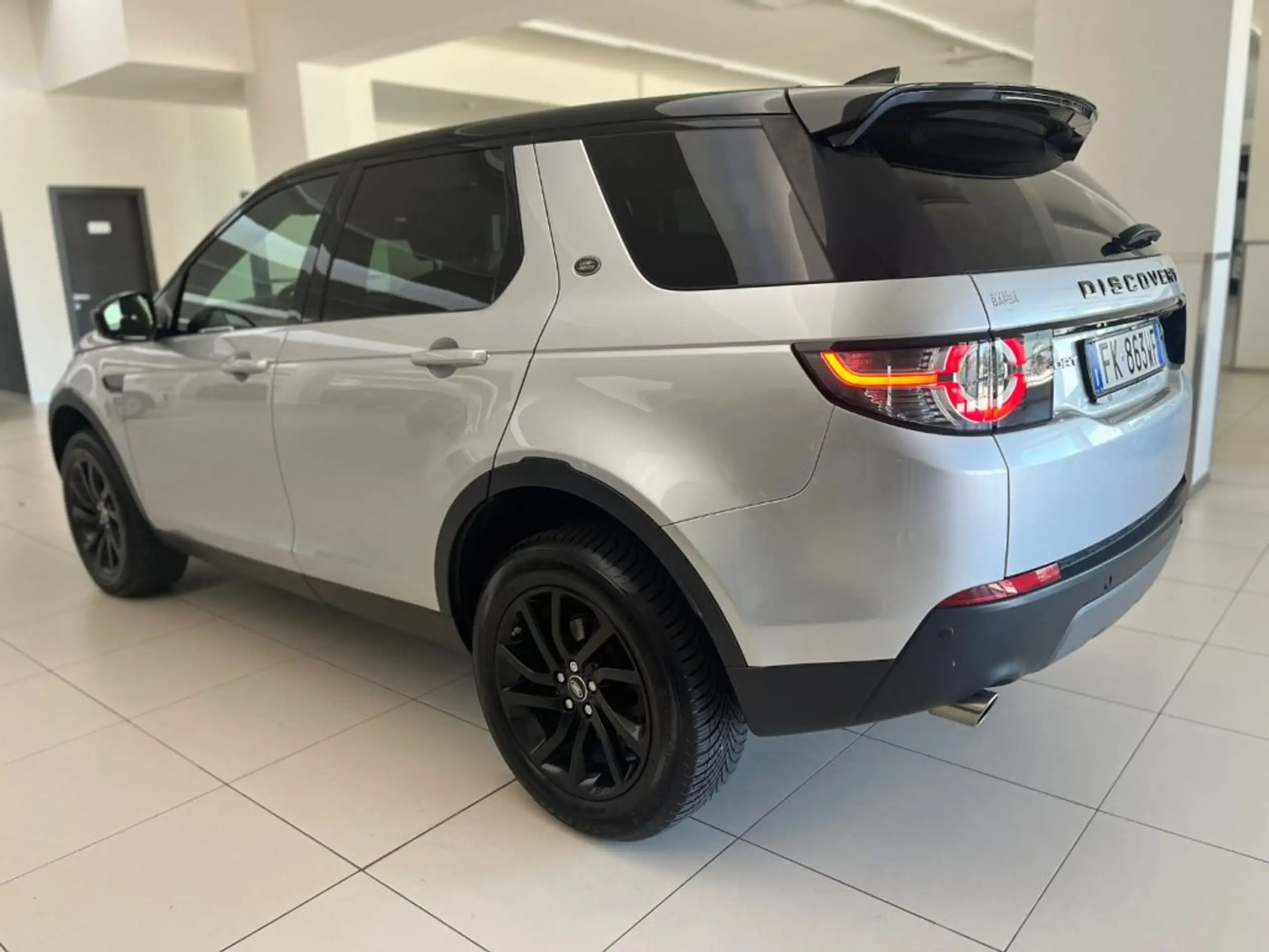 Land Rover - Discovery Sport