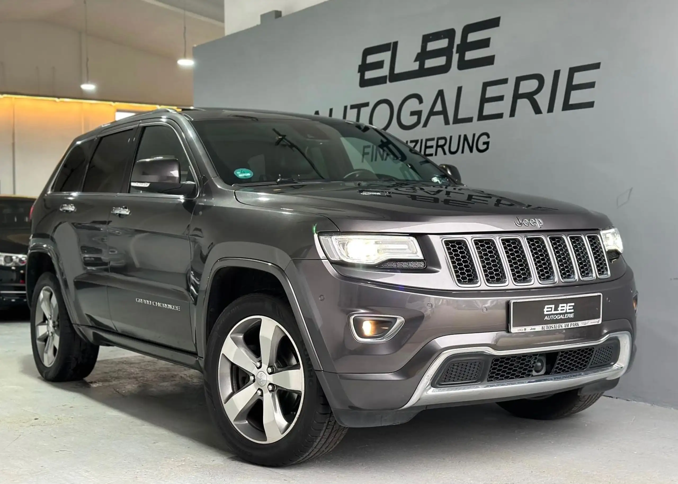 Jeep - Grand Cherokee