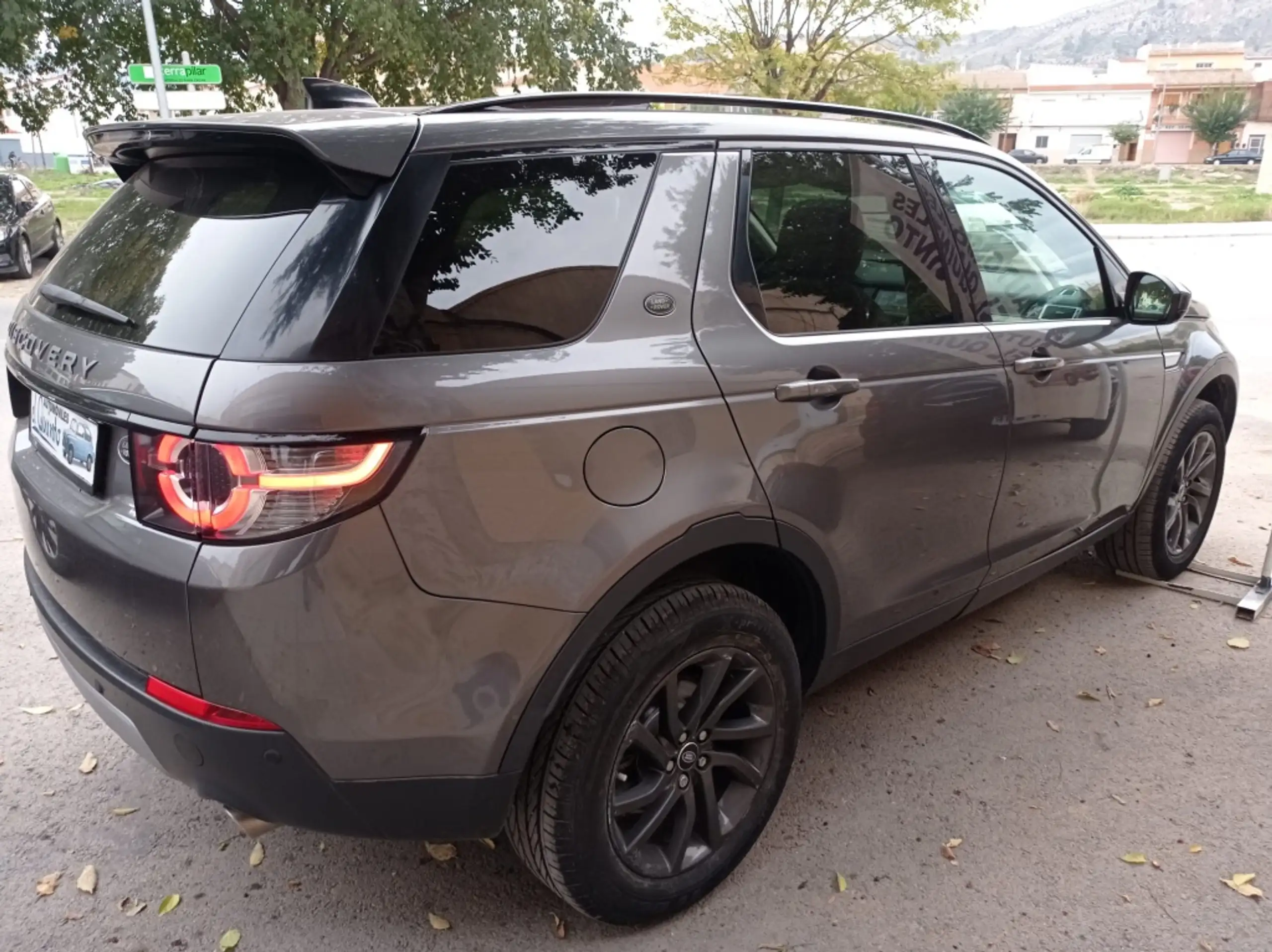 Land Rover - Discovery Sport