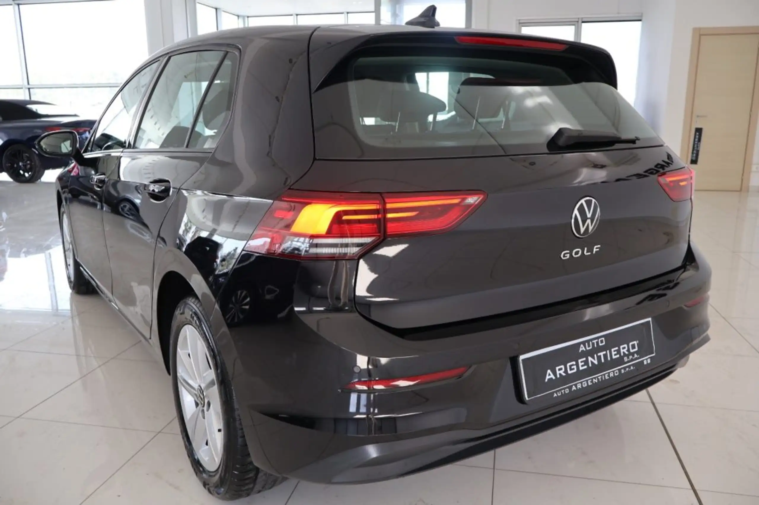 Volkswagen - Golf