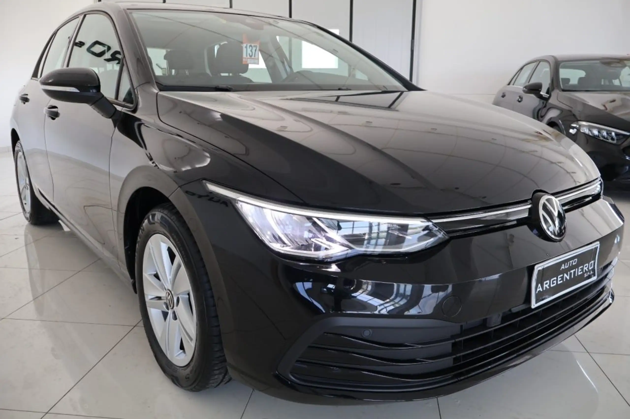 Volkswagen - Golf