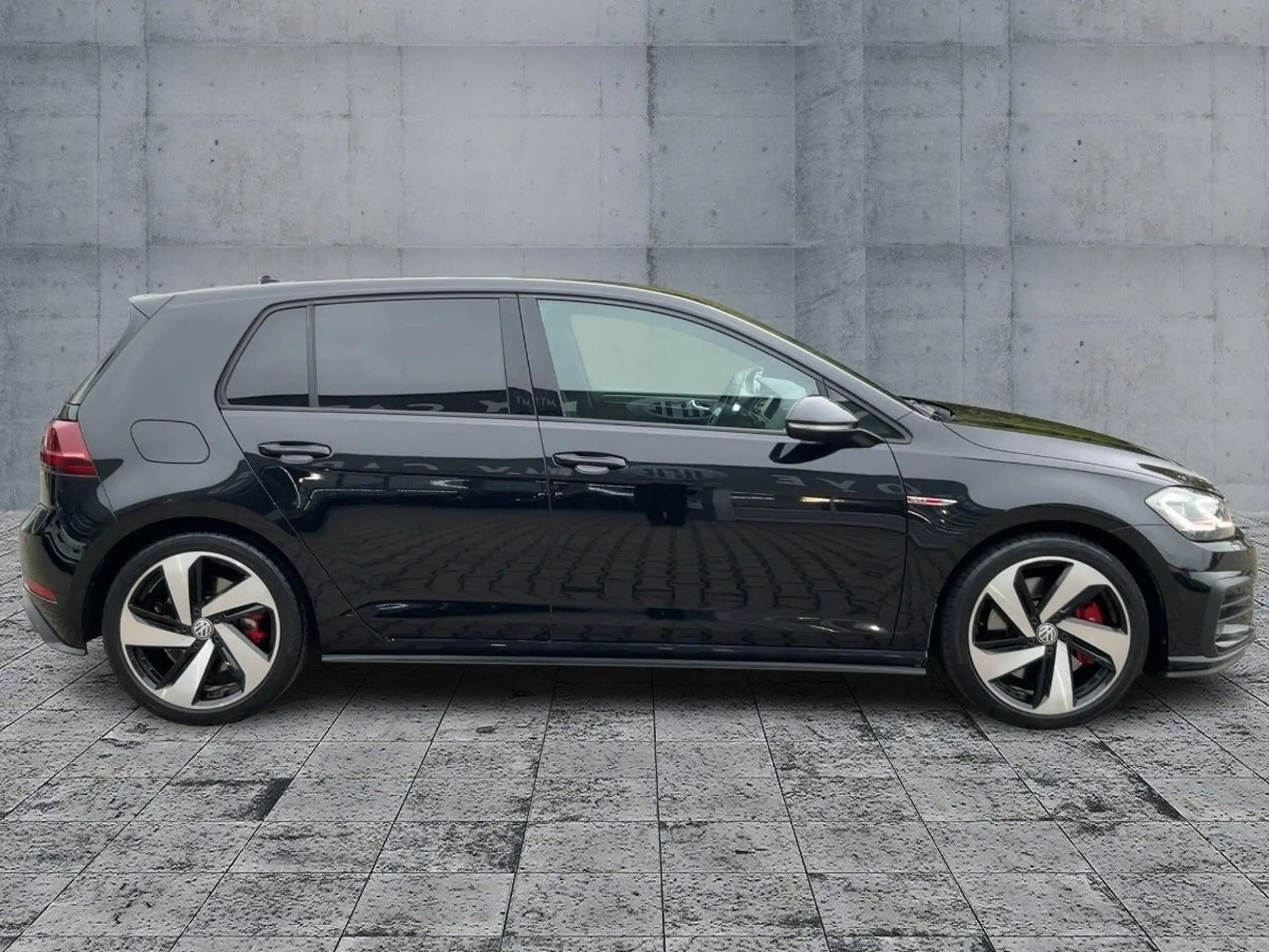 Volkswagen - Golf GTI