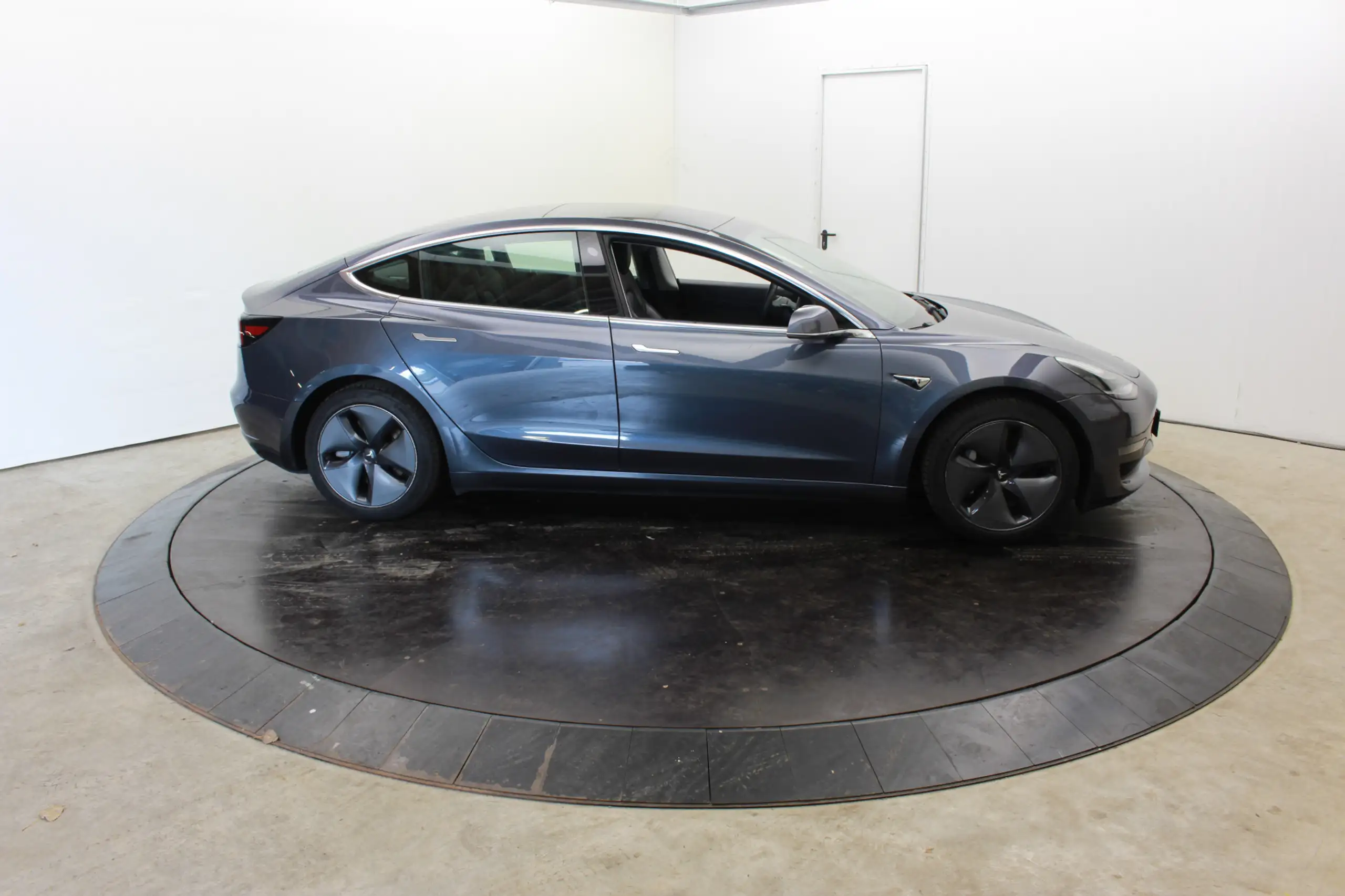 Tesla - Model 3