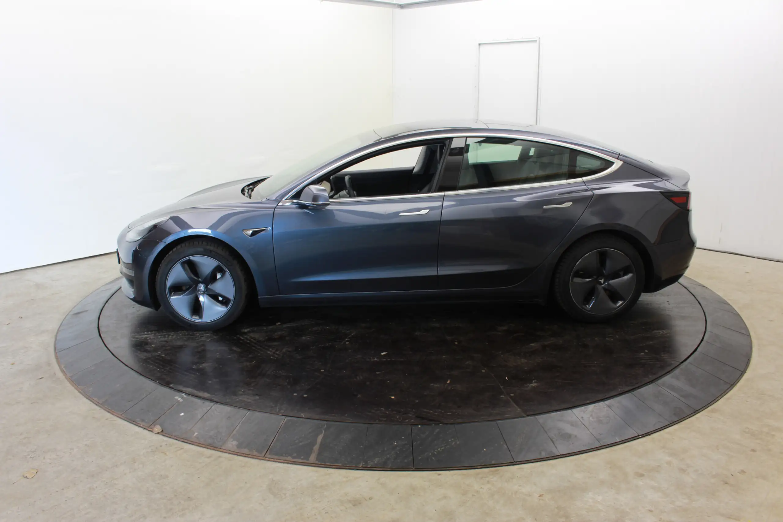 Tesla - Model 3