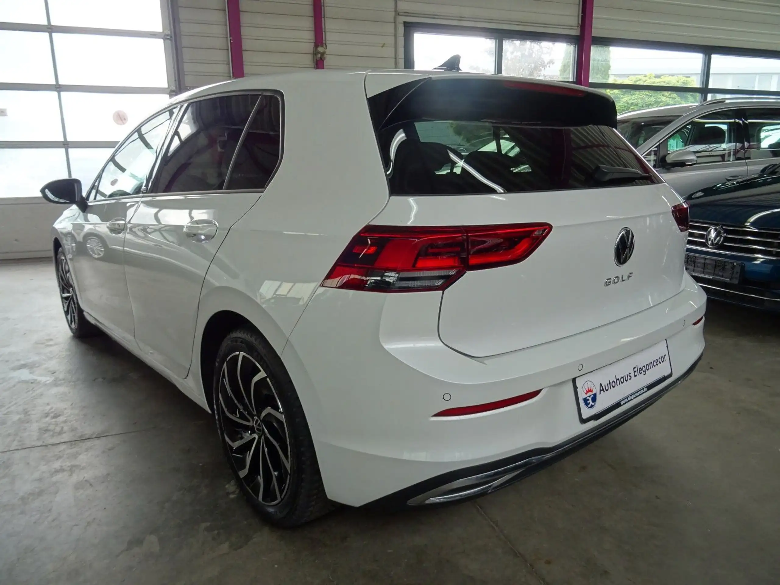 Volkswagen - Golf