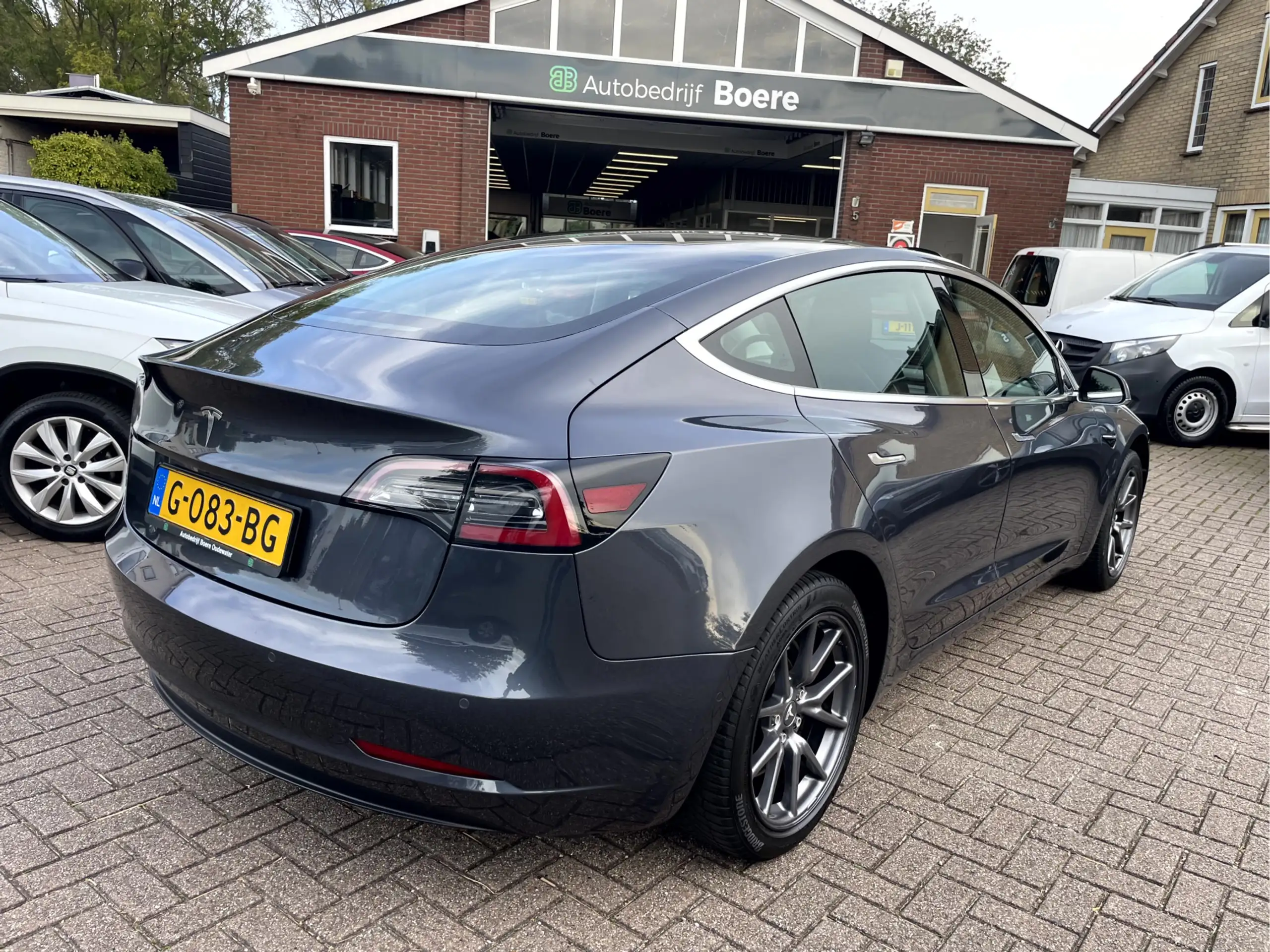 Tesla - Model 3