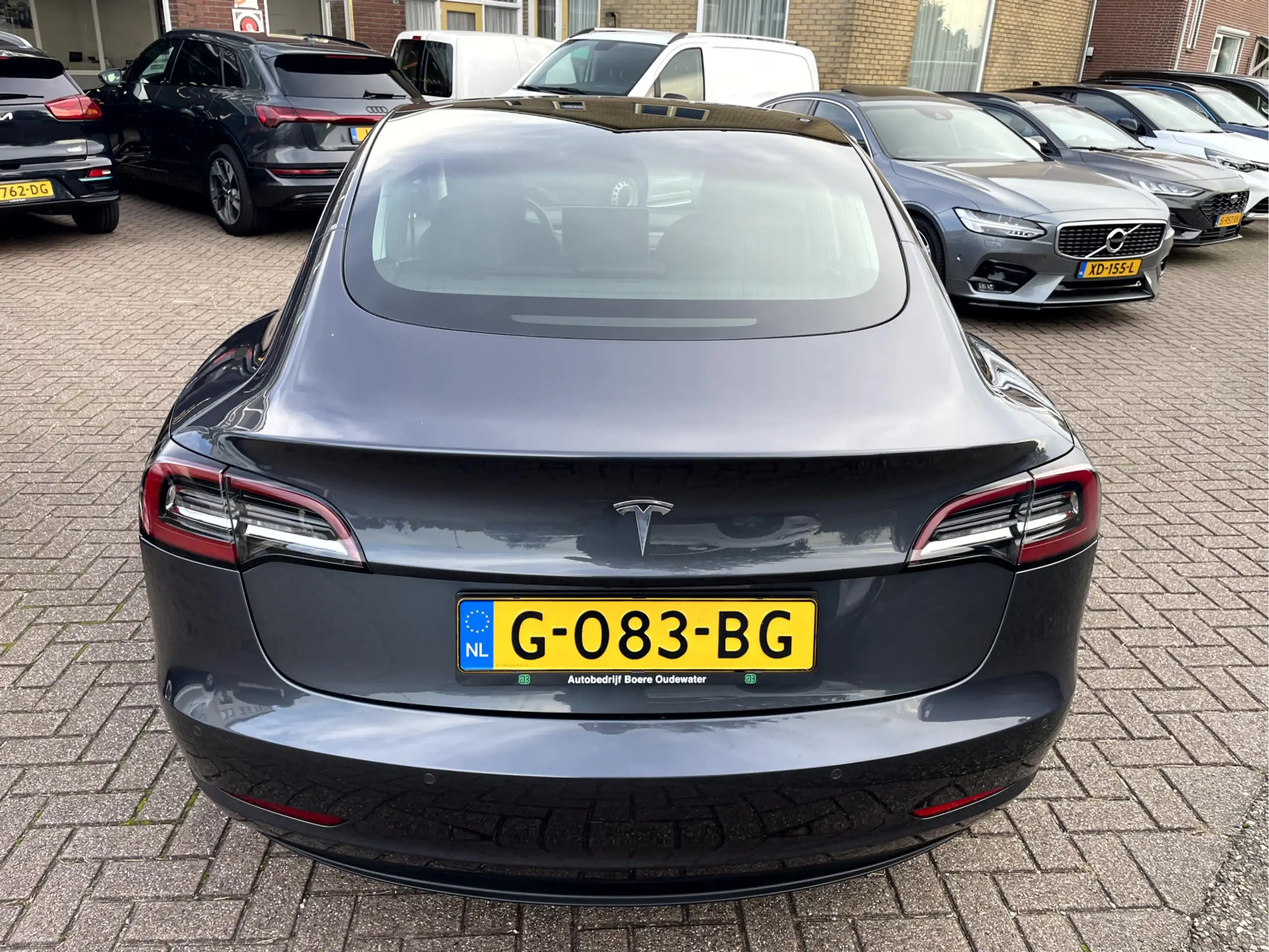 Tesla - Model 3