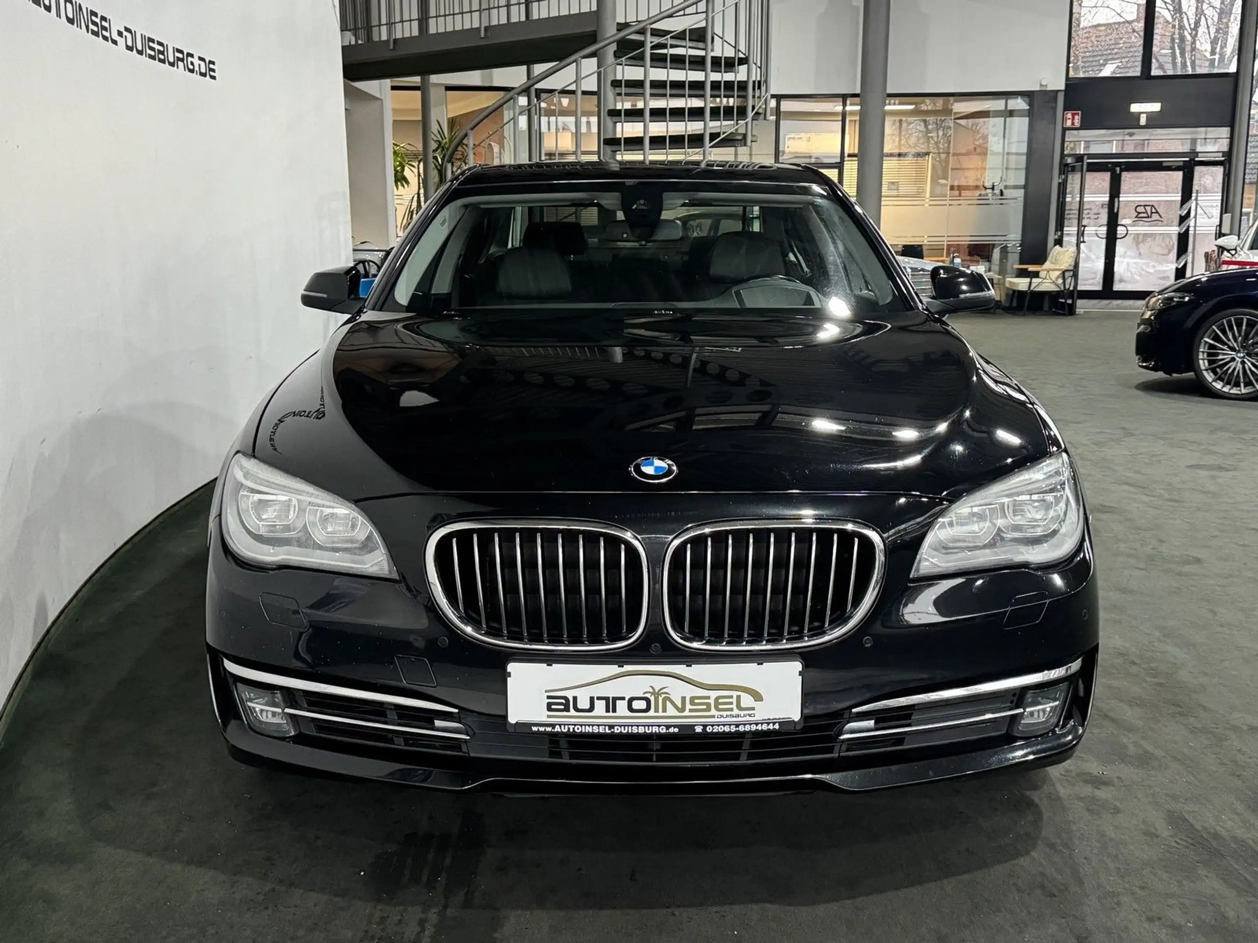 BMW - 740