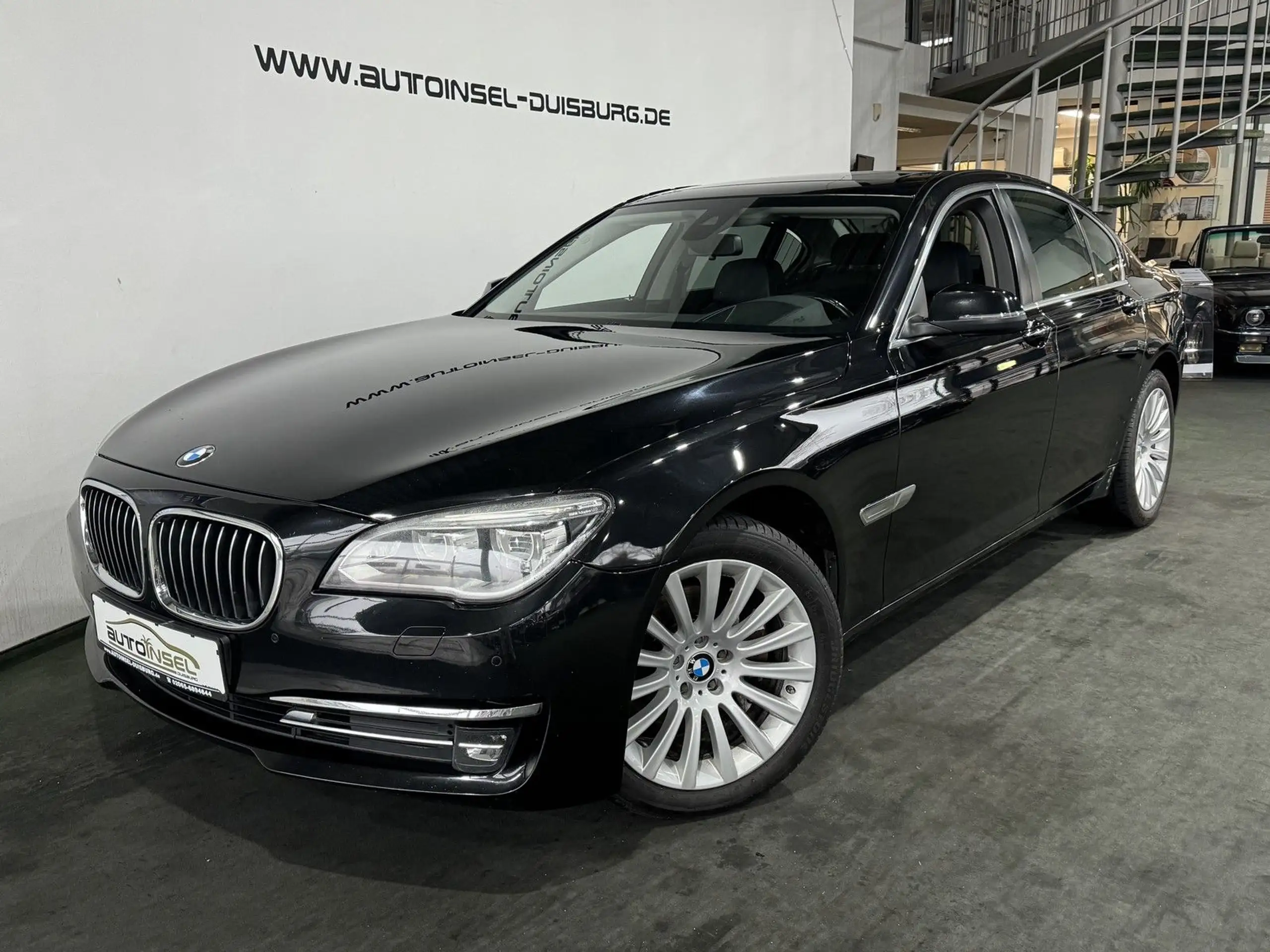 BMW - 740