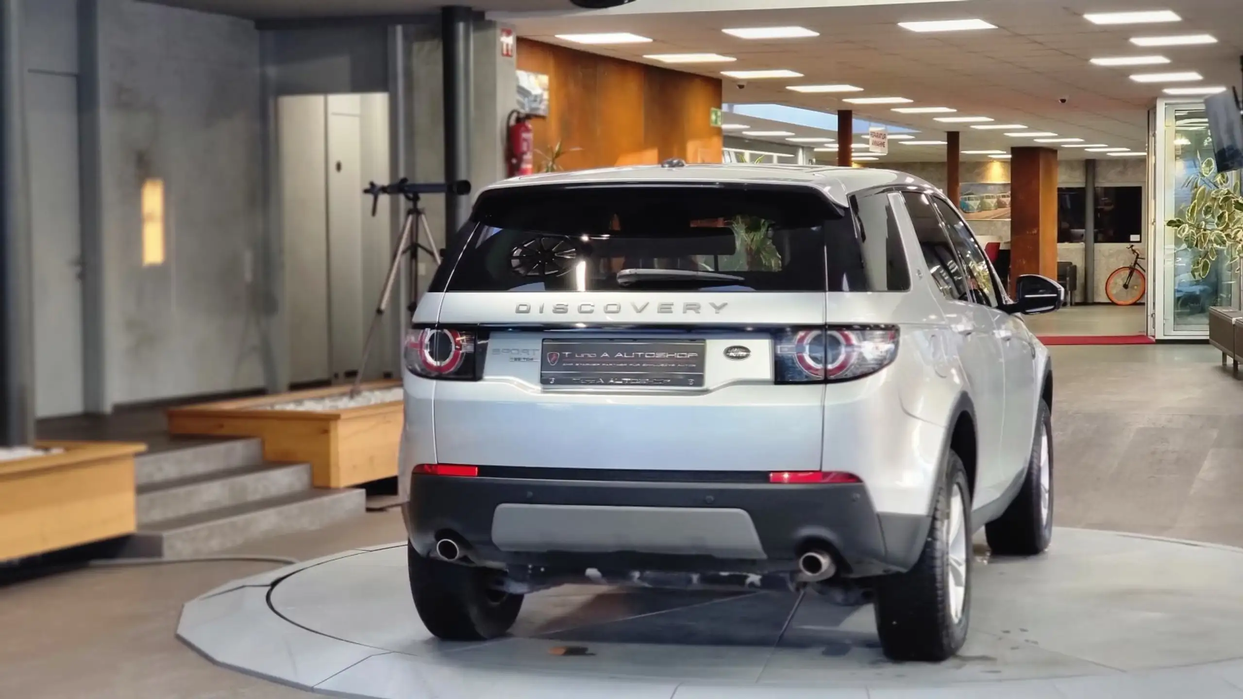 Land Rover - Discovery Sport