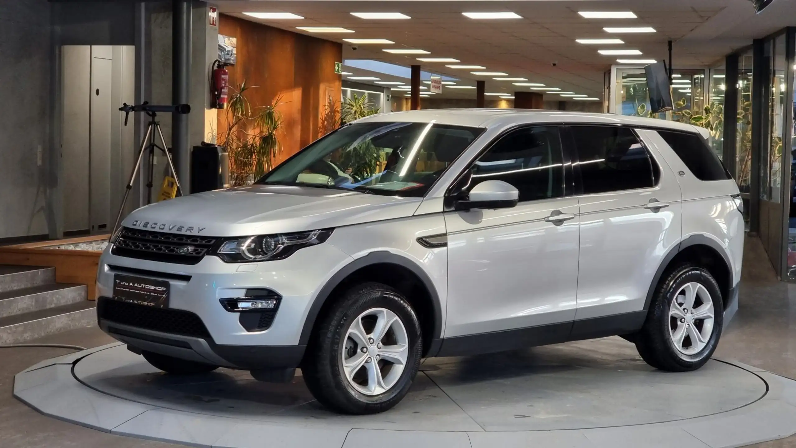 Land Rover - Discovery Sport