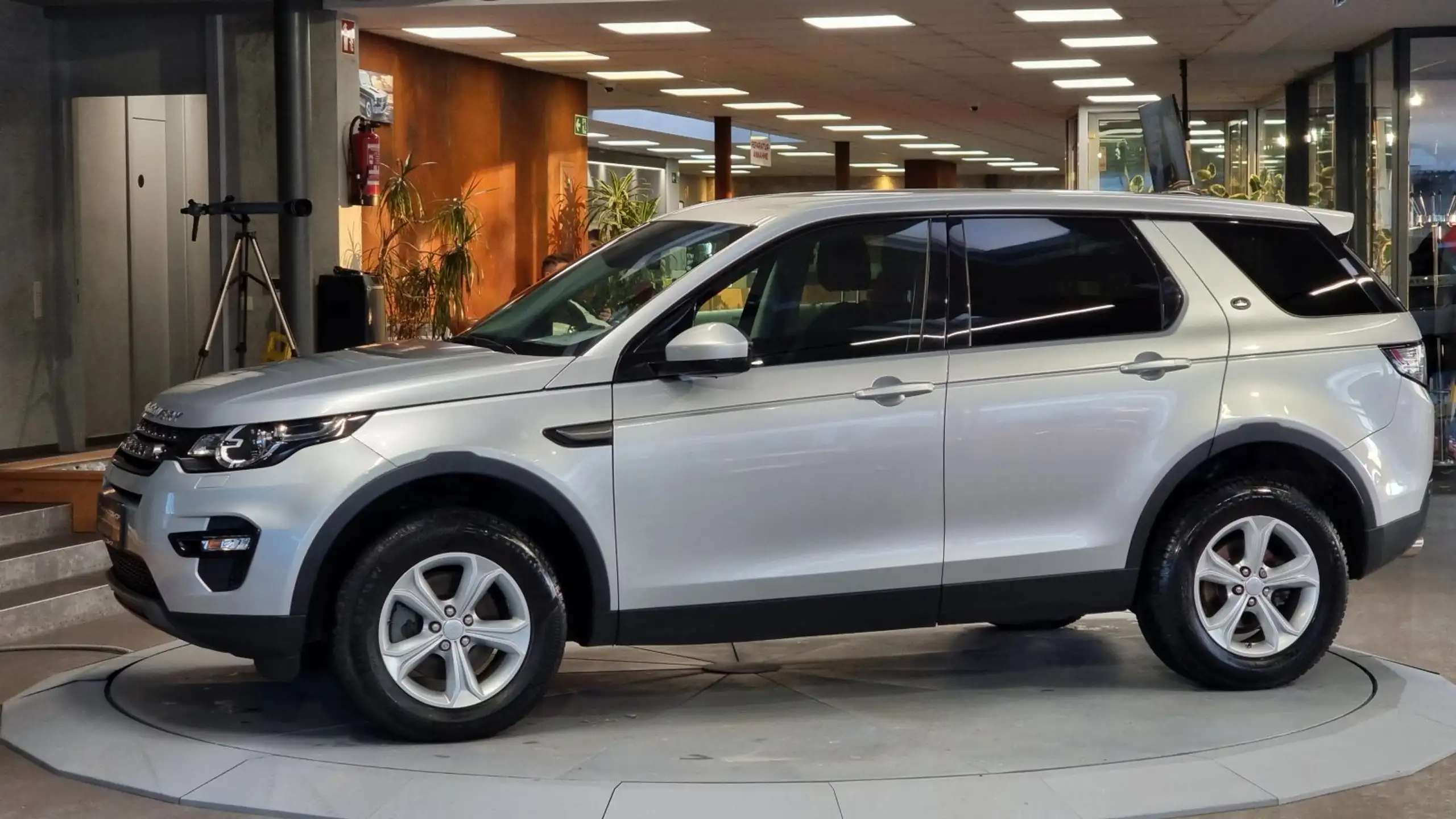 Land Rover - Discovery Sport