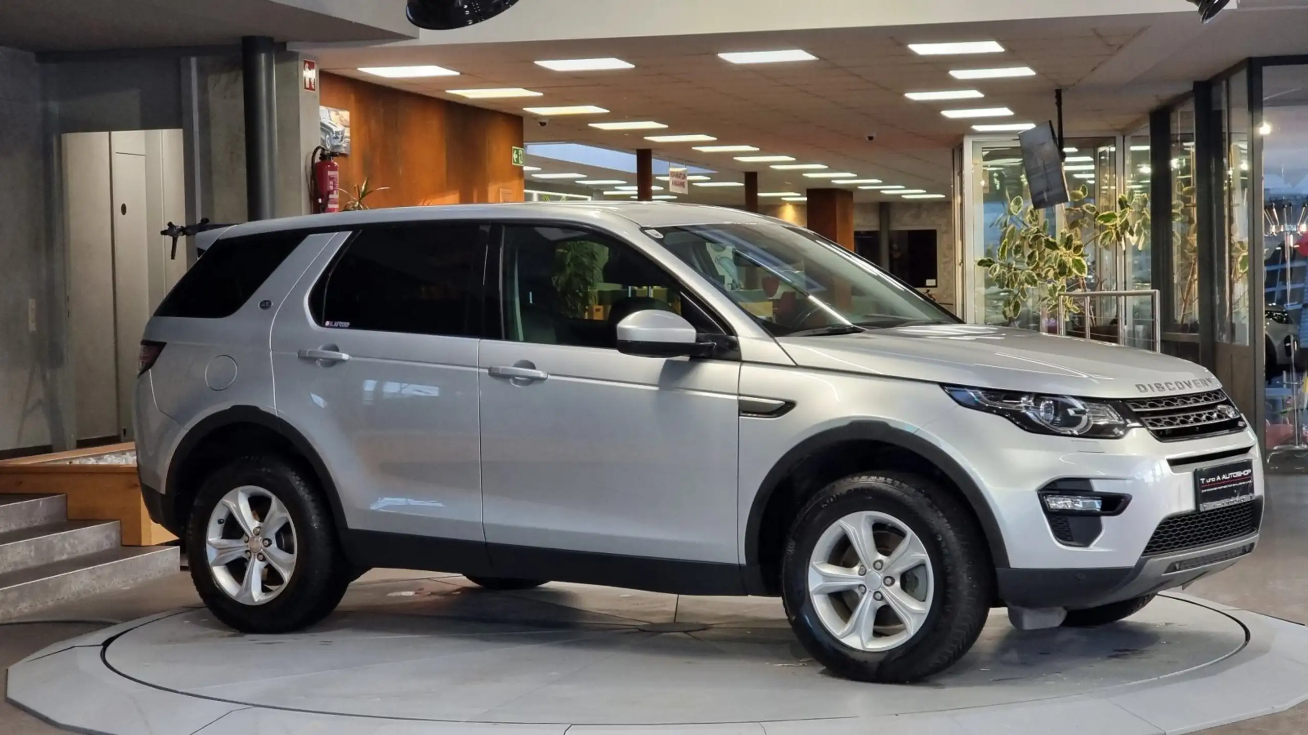 Land Rover - Discovery Sport