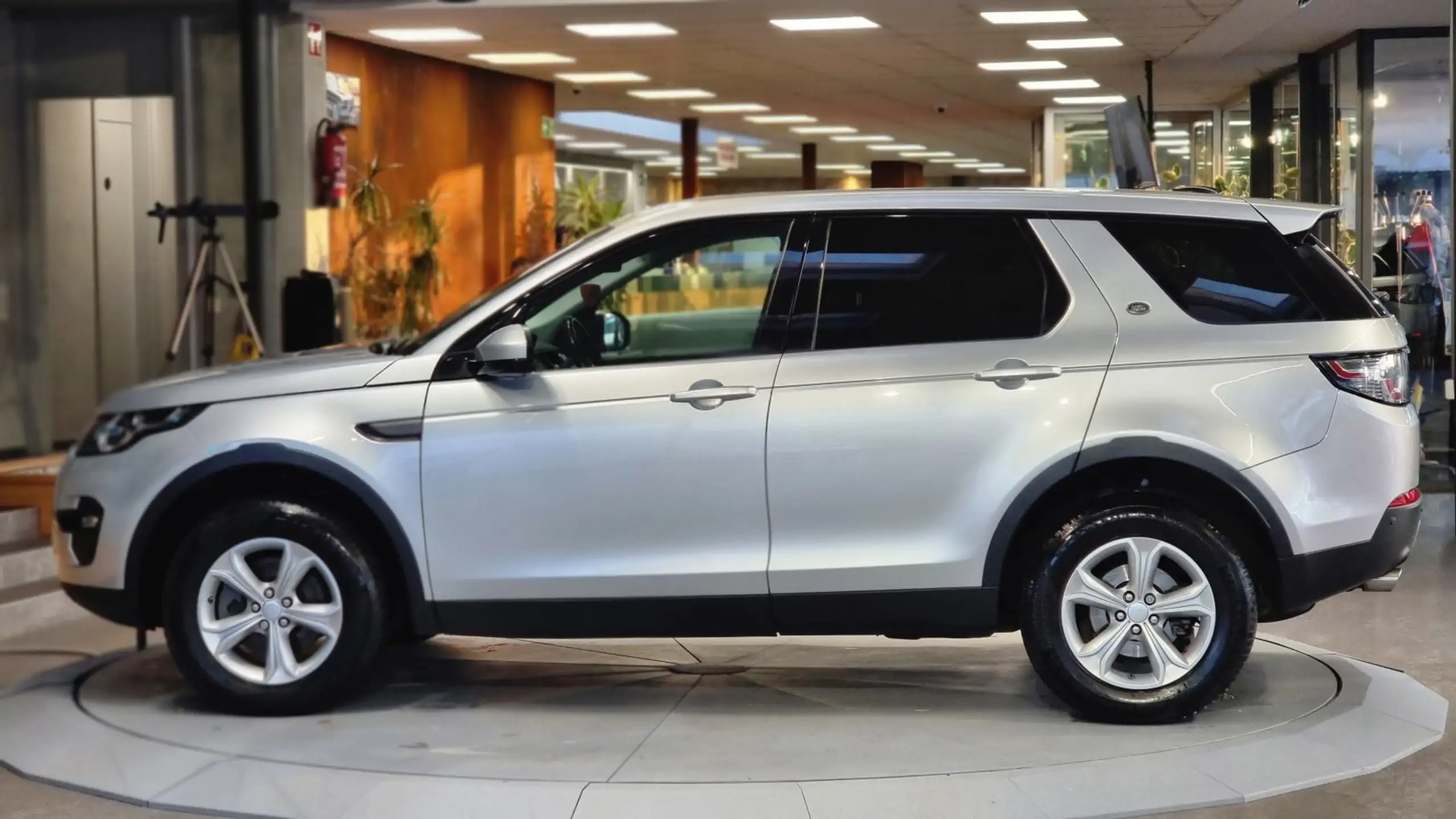 Land Rover - Discovery Sport