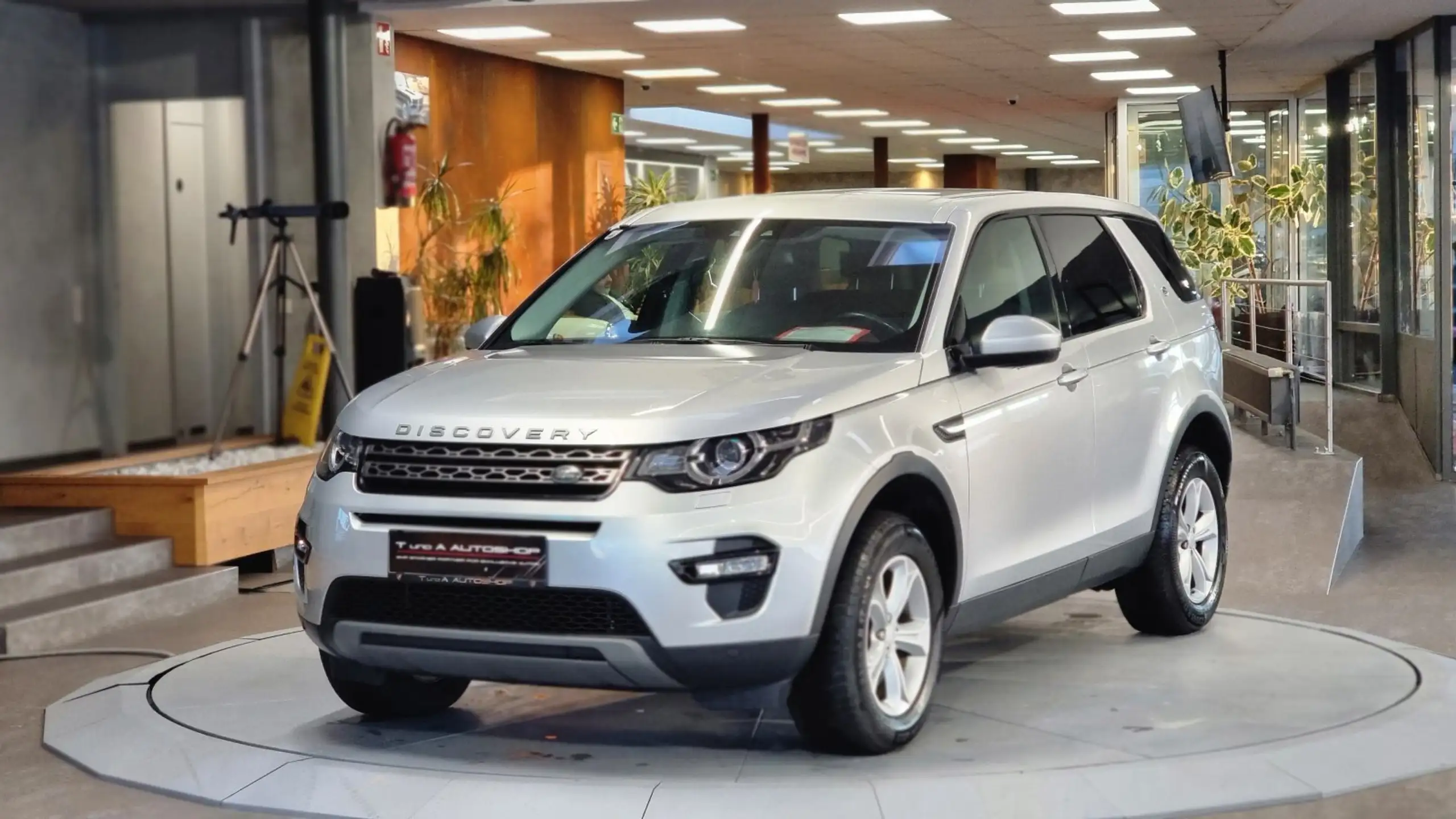 Land Rover - Discovery Sport