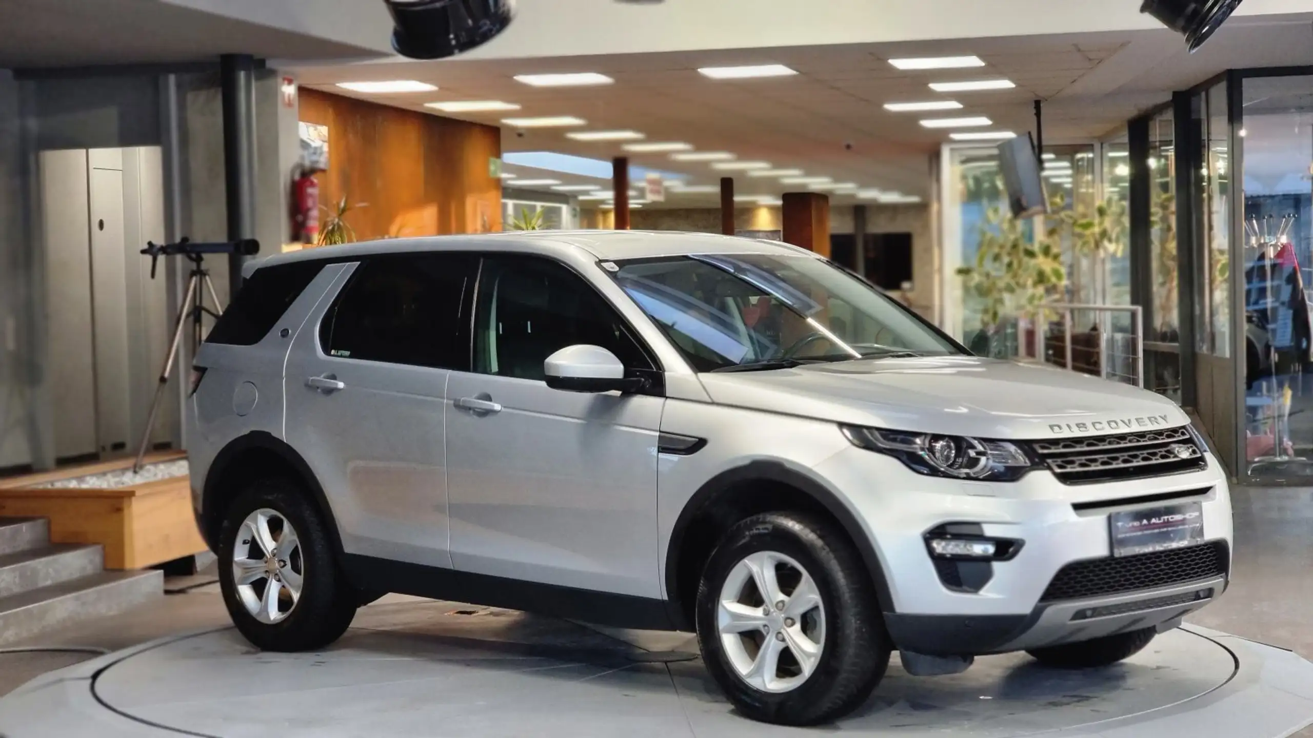 Land Rover - Discovery Sport