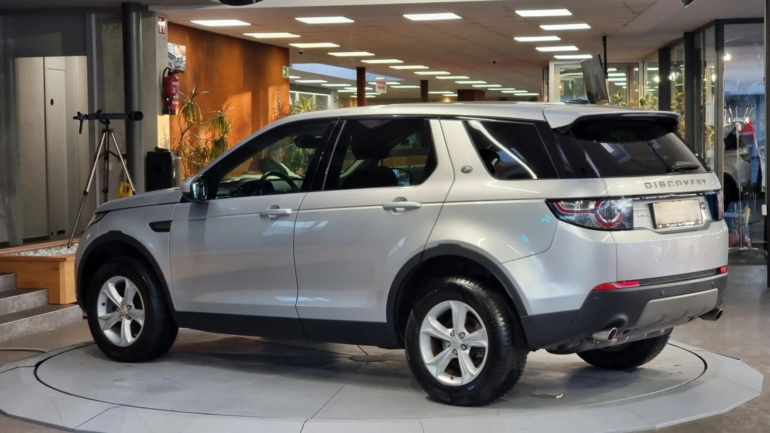 Land Rover - Discovery Sport