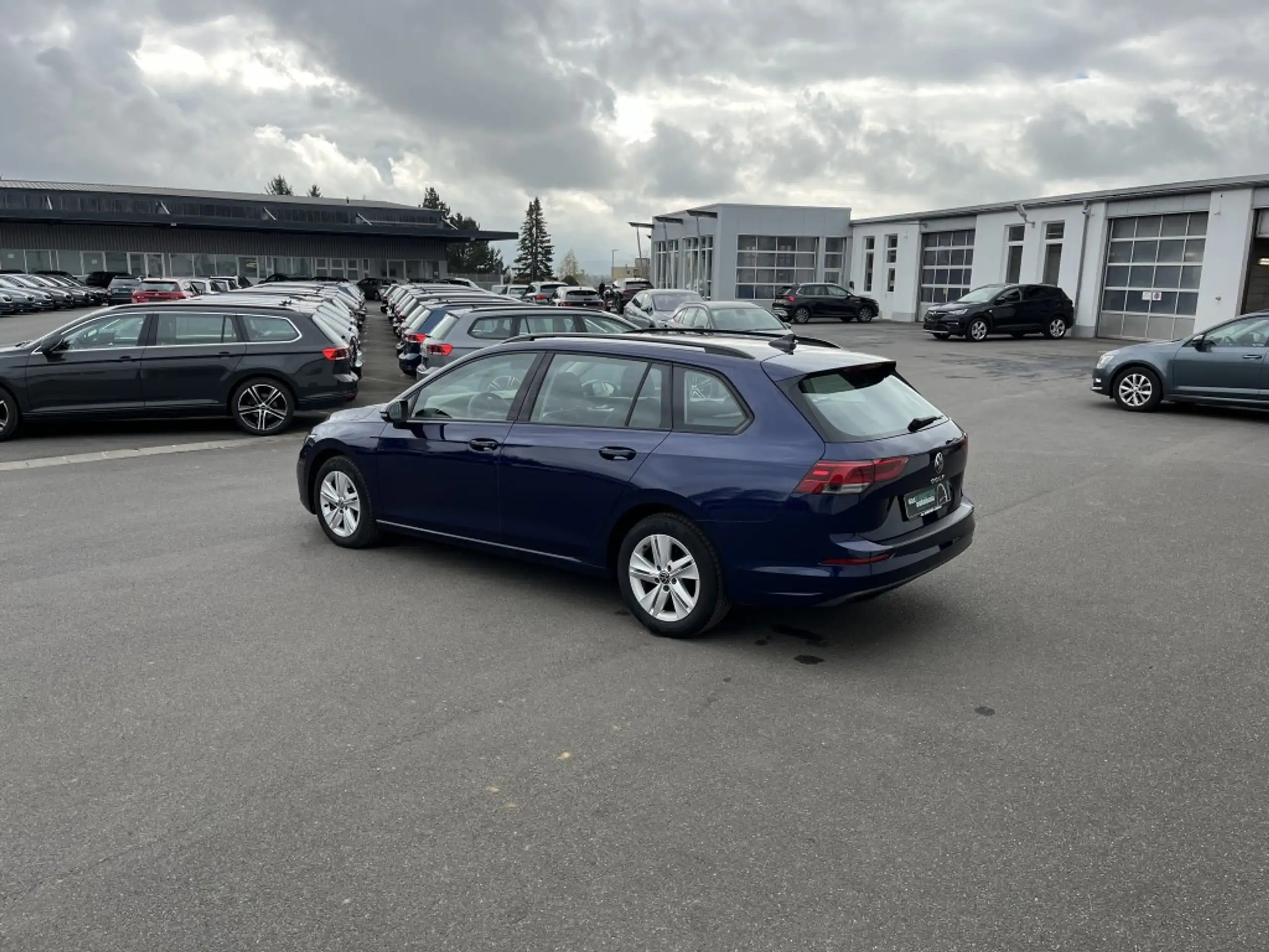 Volkswagen - Golf