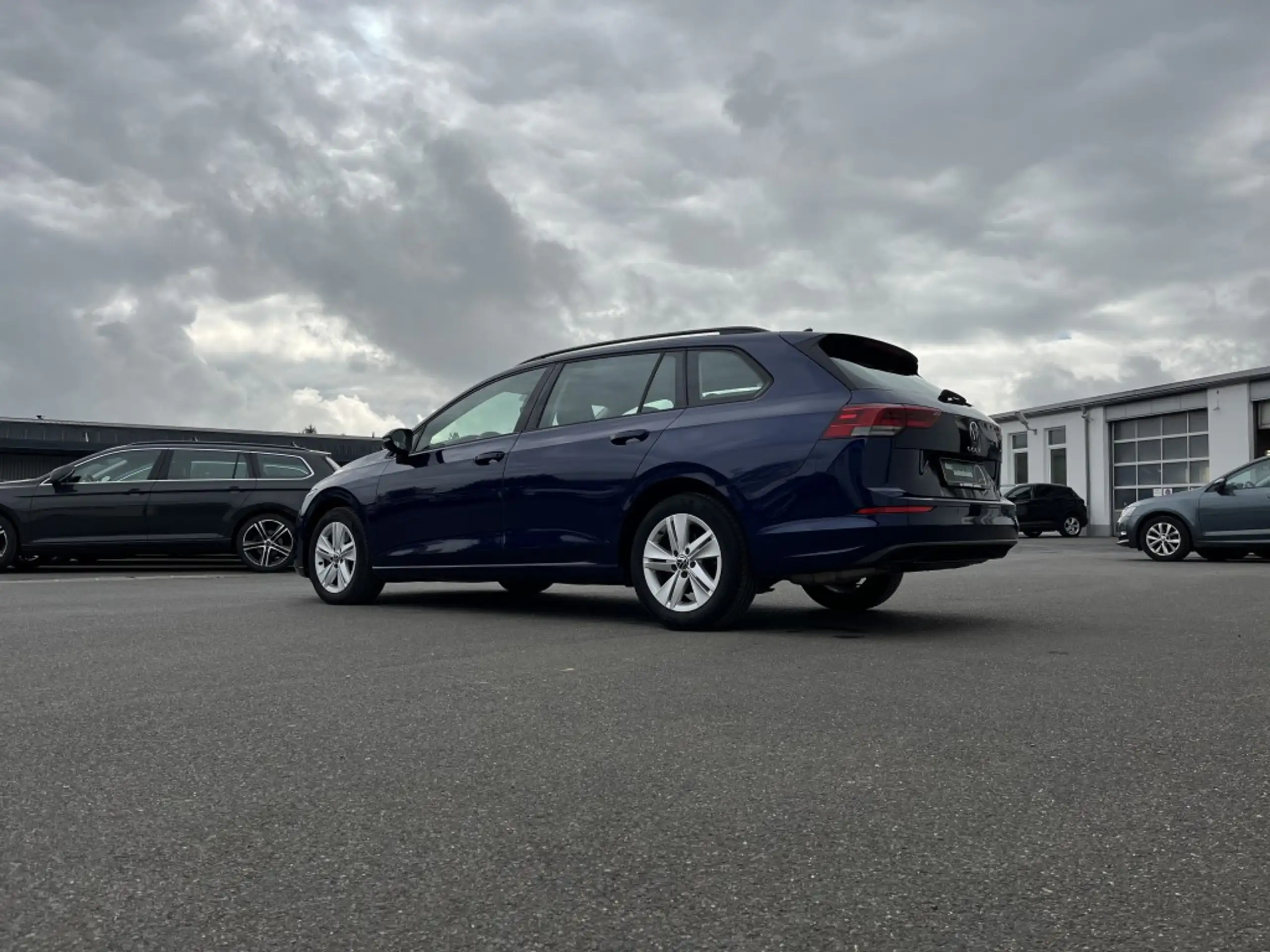 Volkswagen - Golf