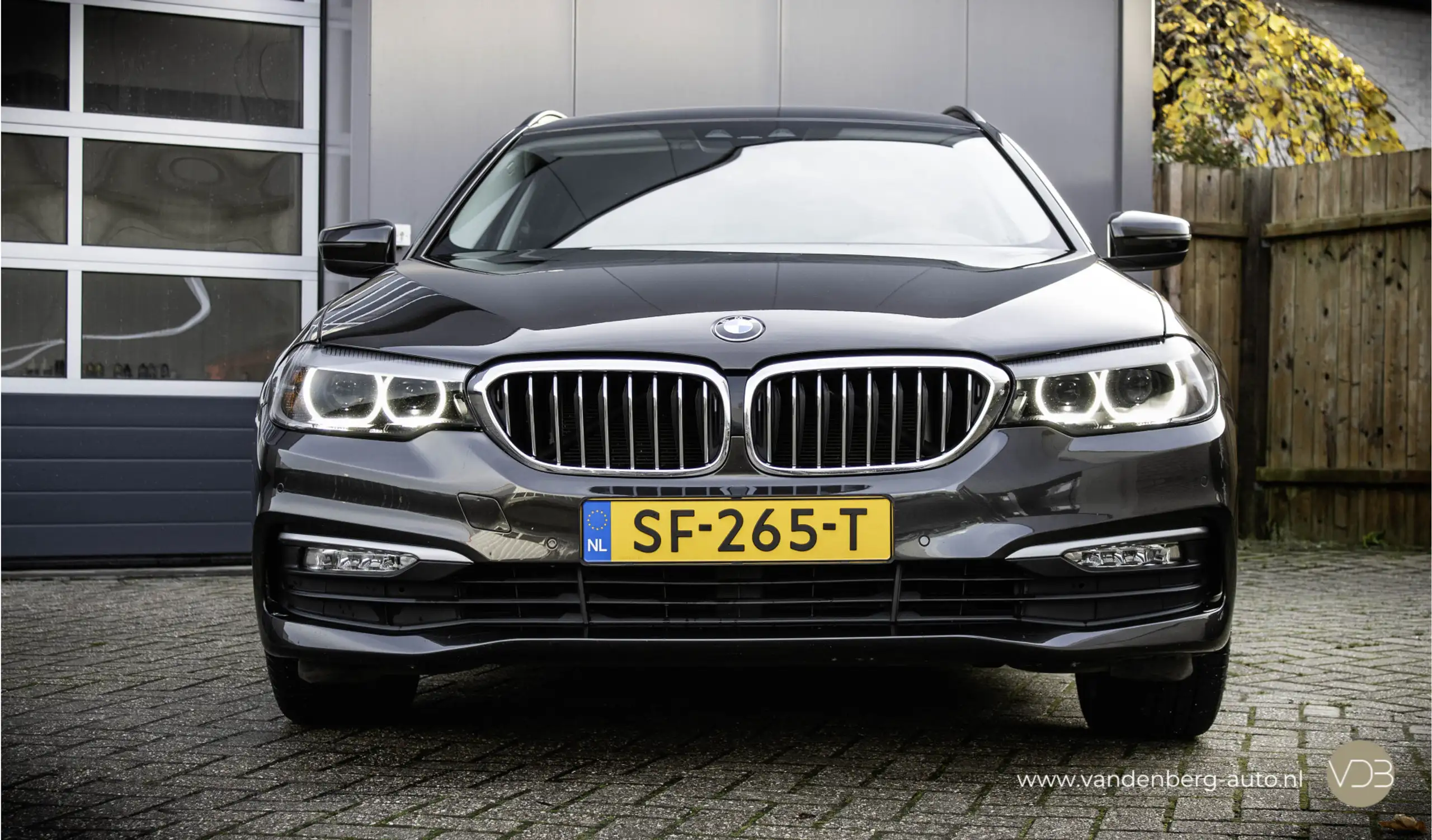 BMW - 520