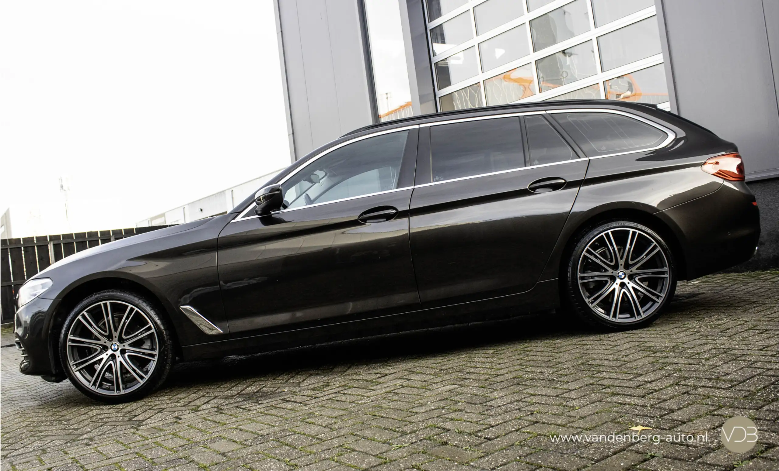 BMW - 520