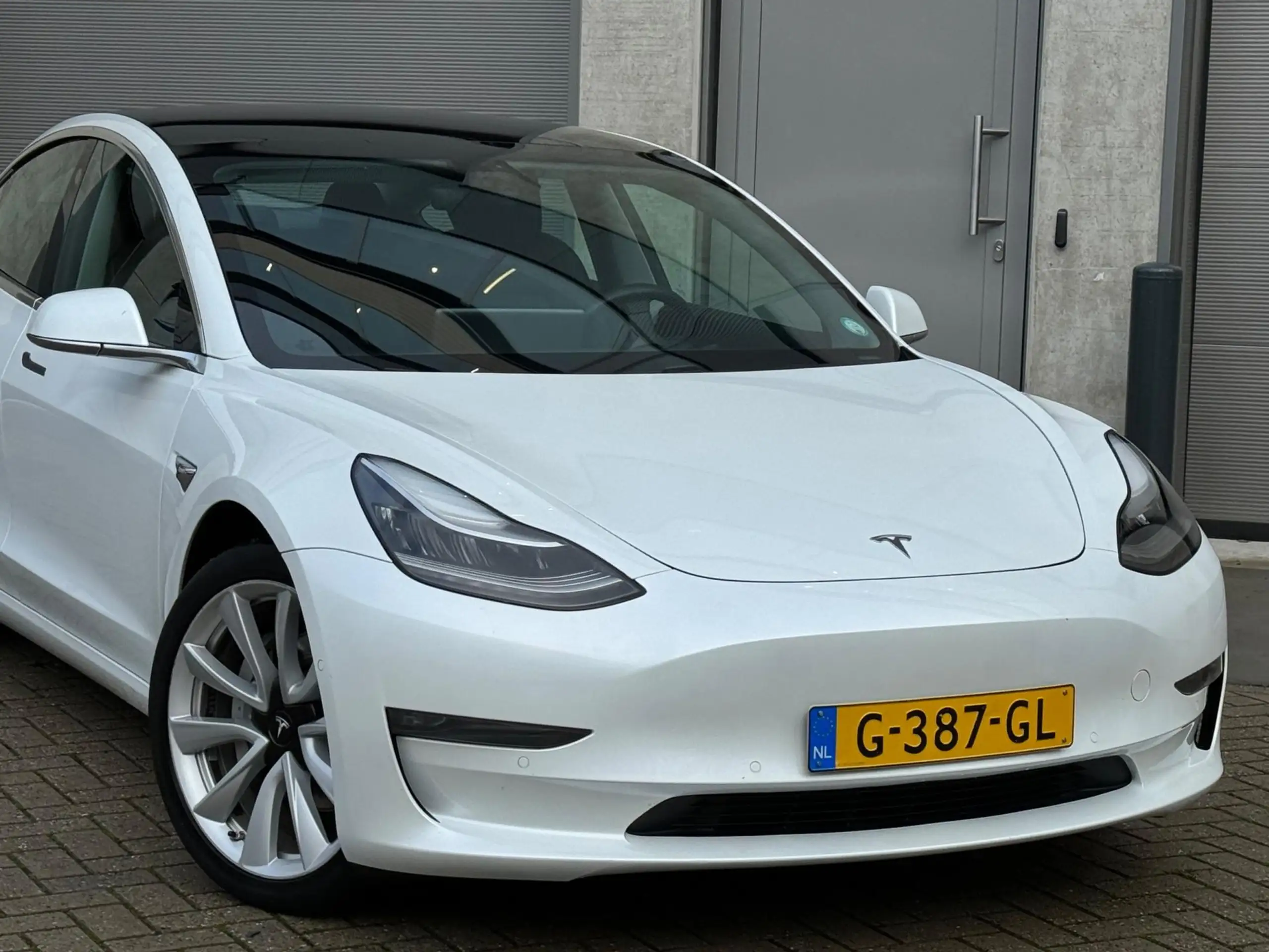 Tesla - Model 3