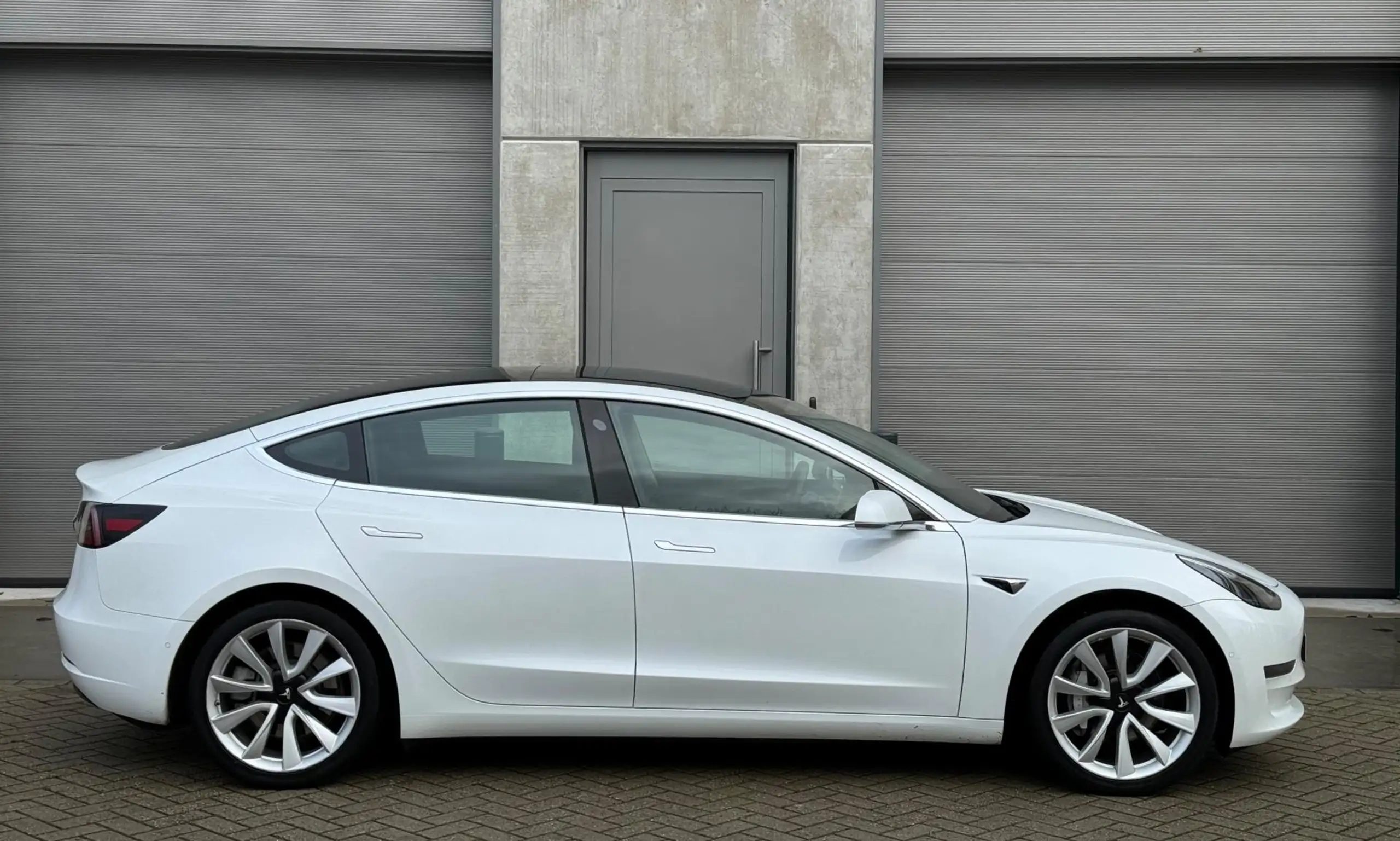 Tesla - Model 3