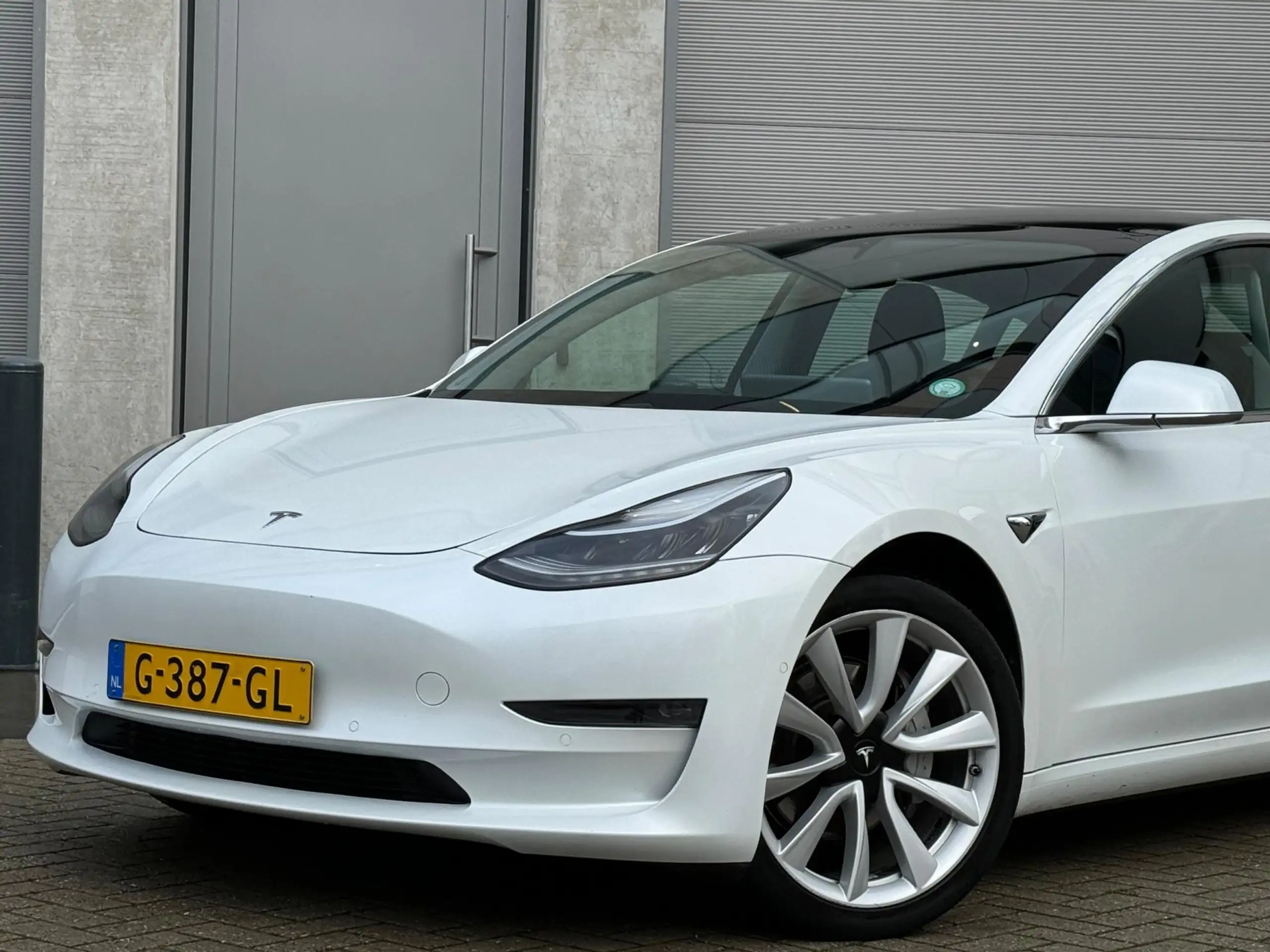 Tesla - Model 3