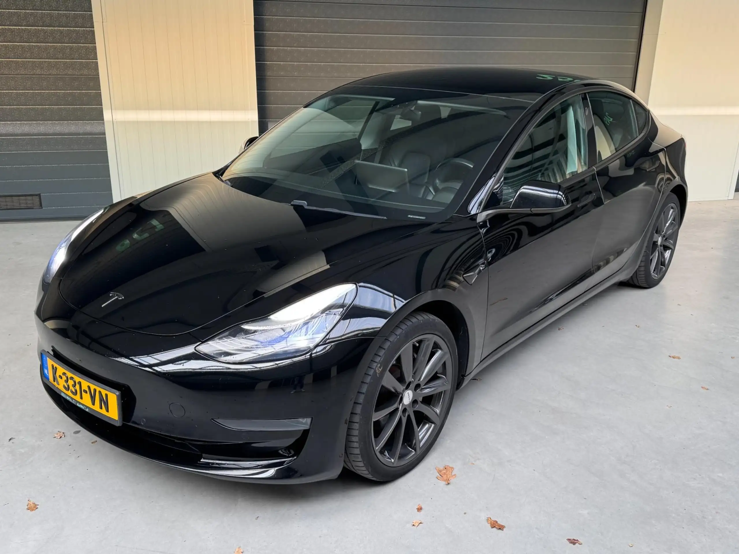 Tesla - Model 3