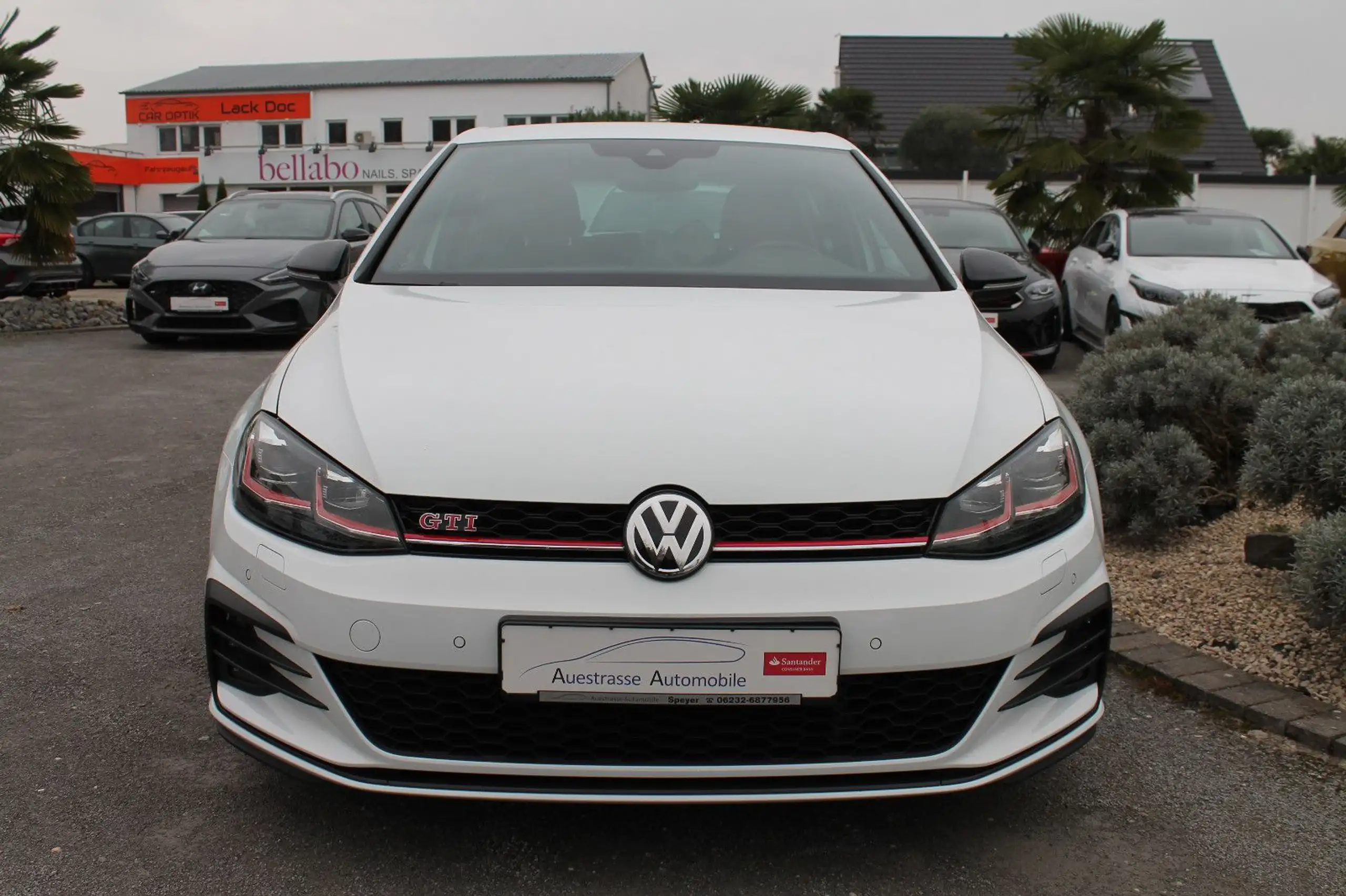 Volkswagen - Golf