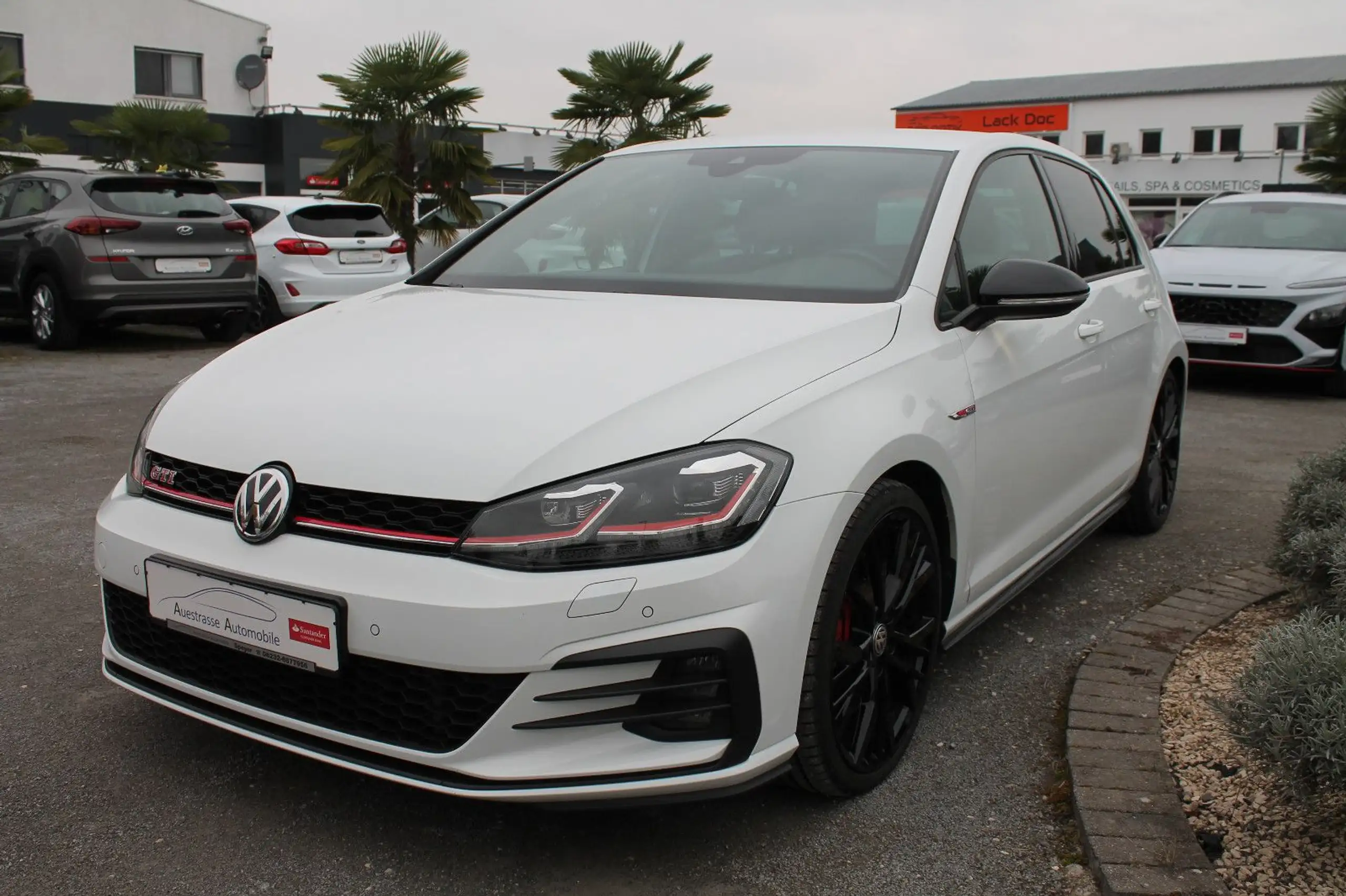 Volkswagen - Golf