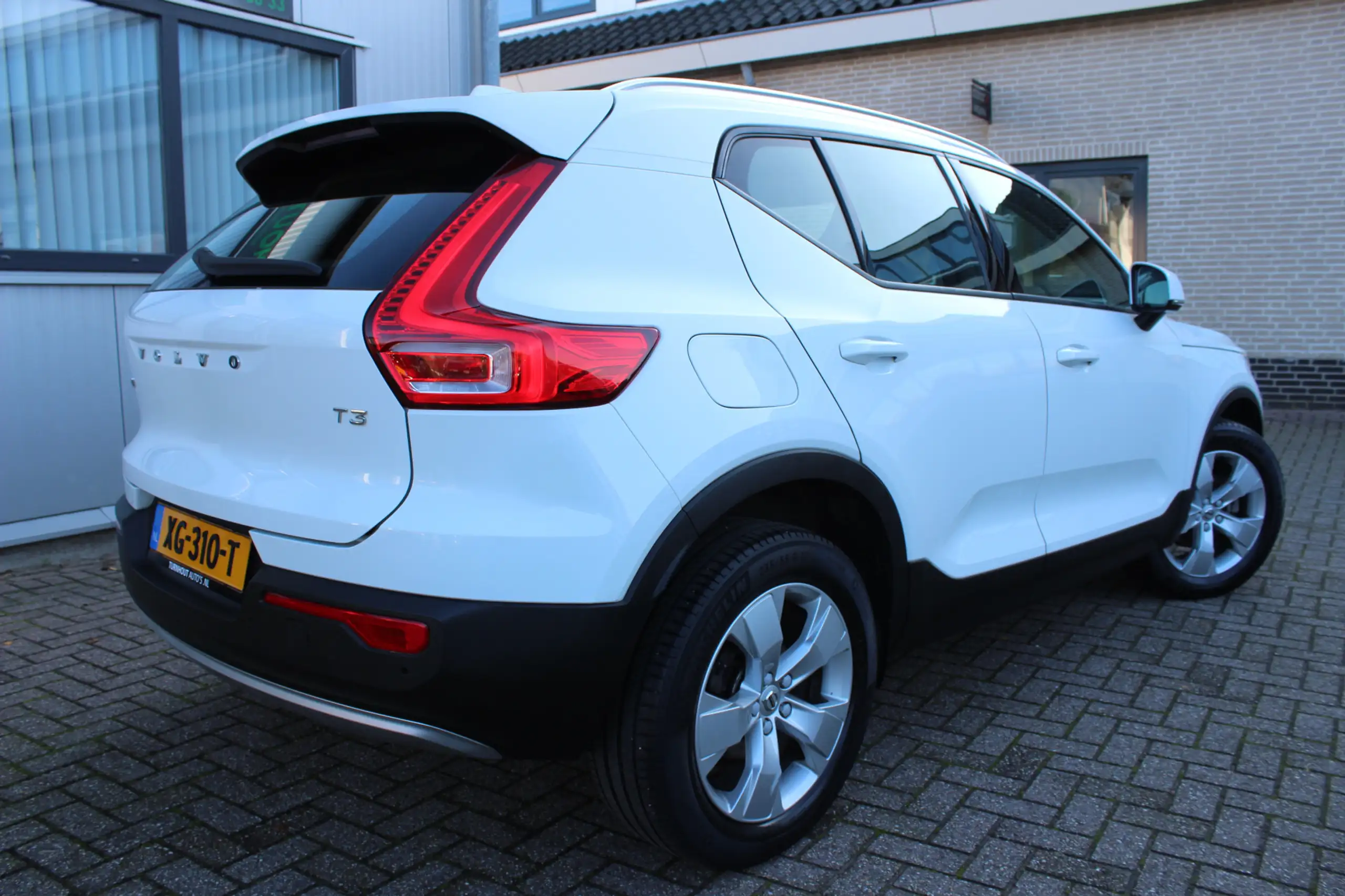 Volvo - XC40