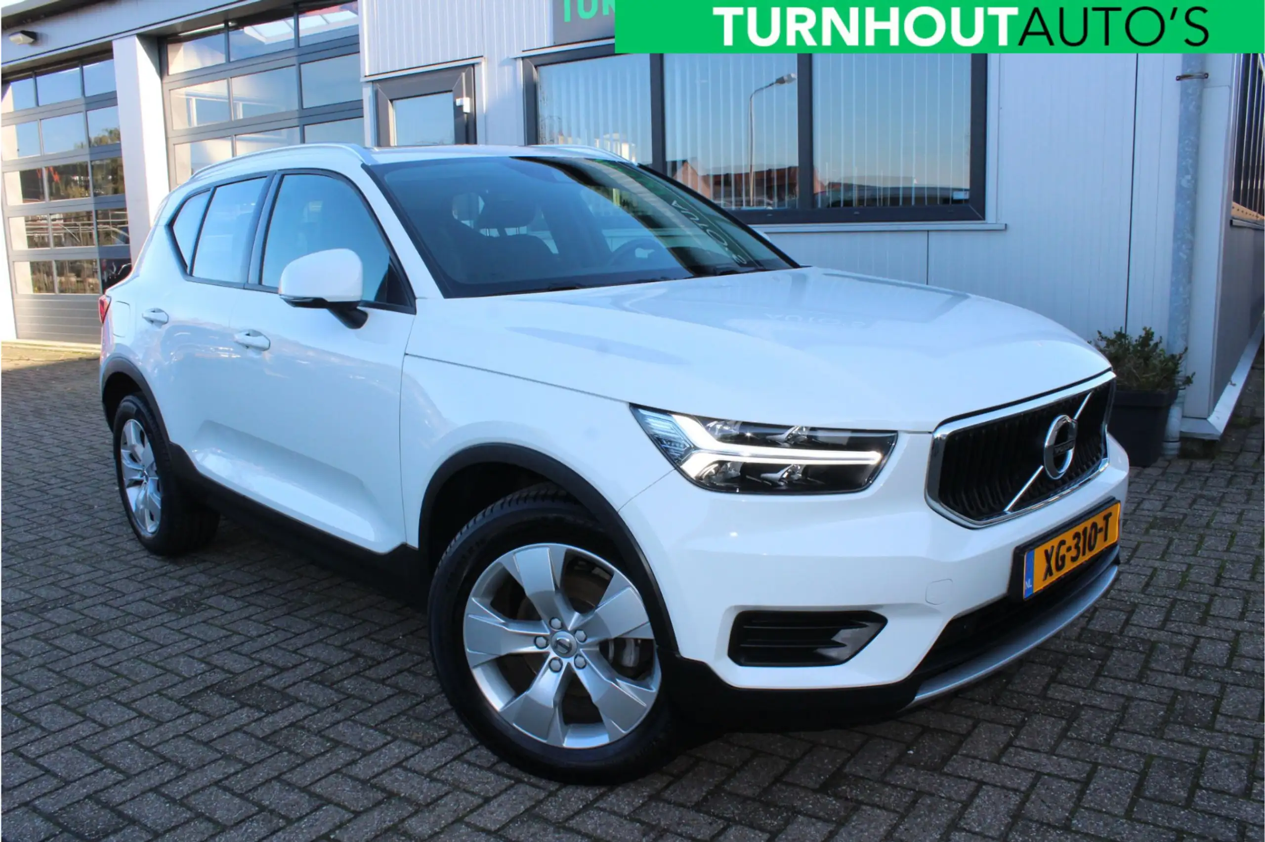 Volvo - XC40