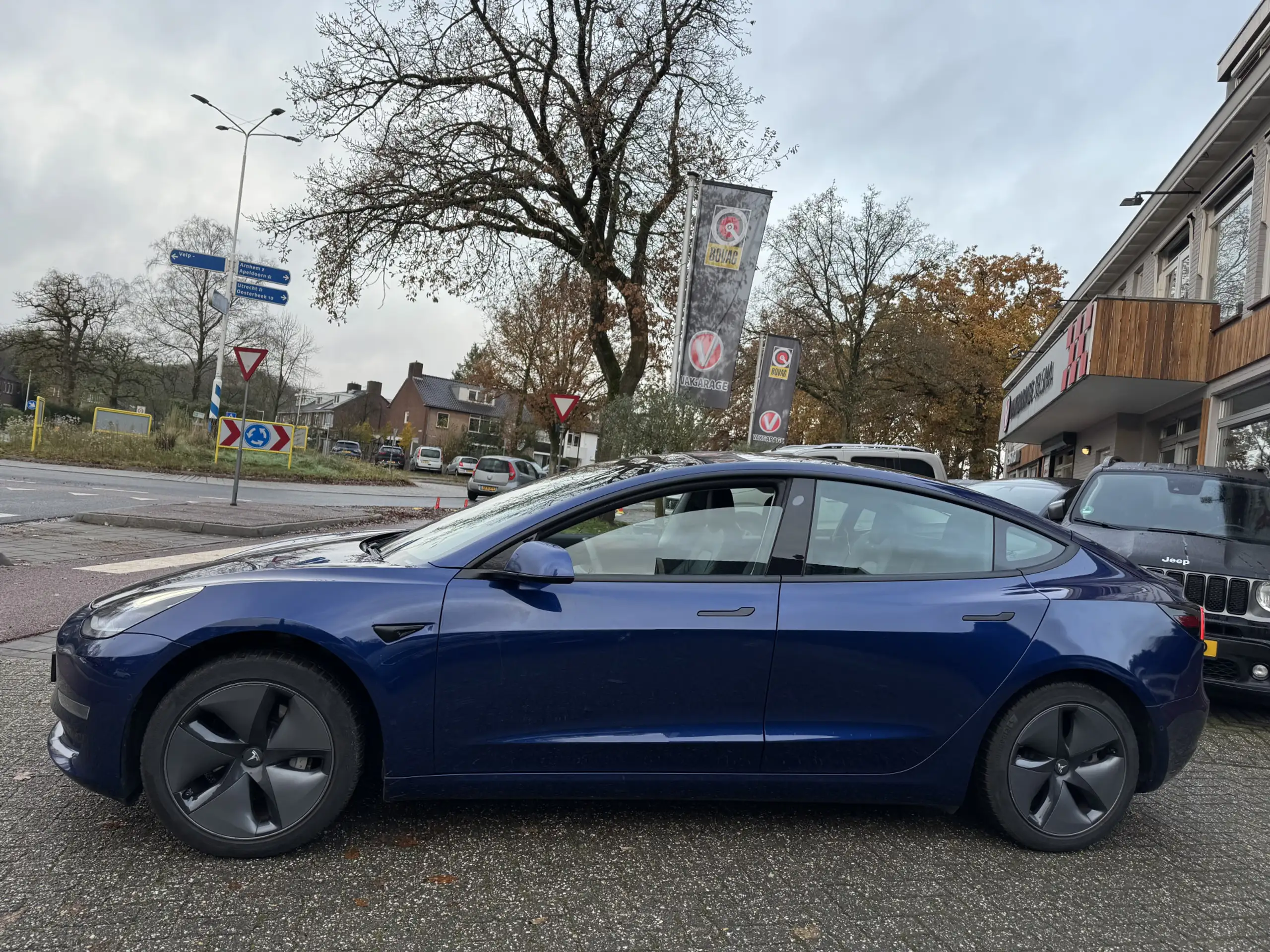 Tesla - Model 3