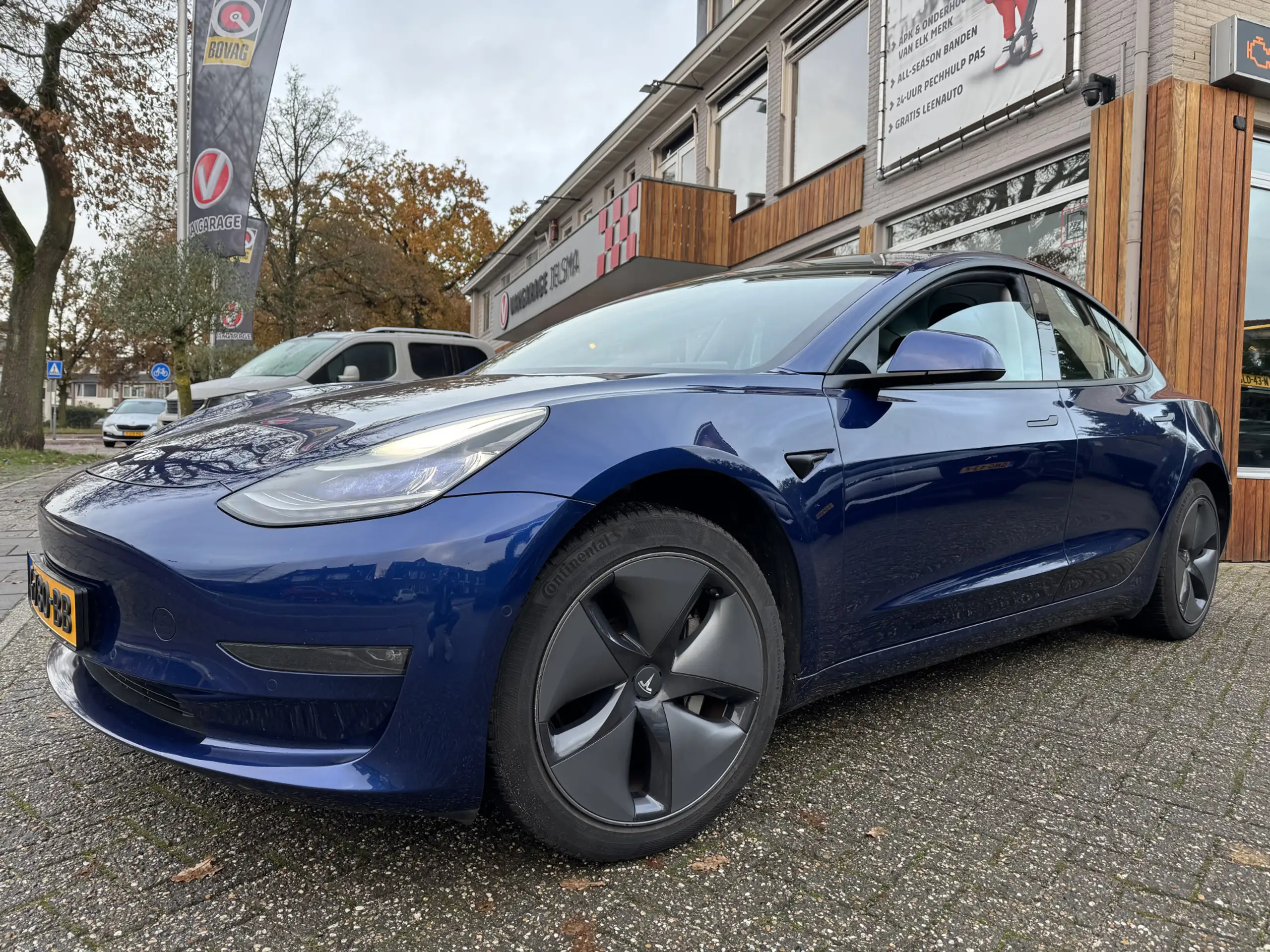 Tesla - Model 3