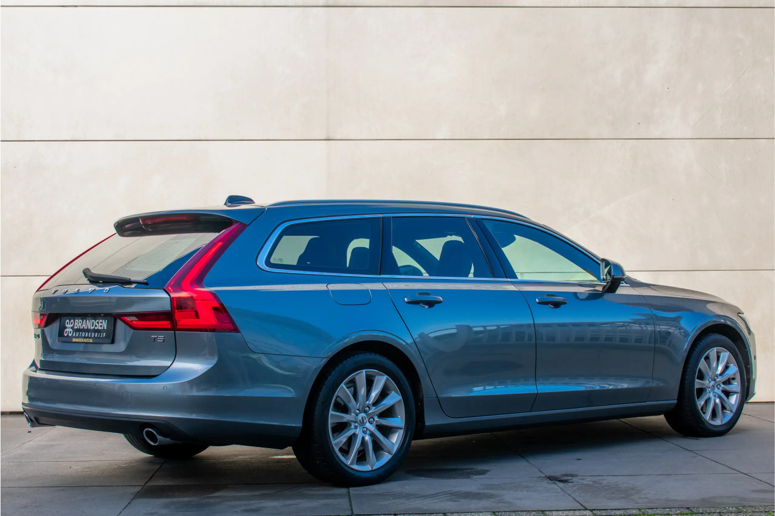 Volvo - V90