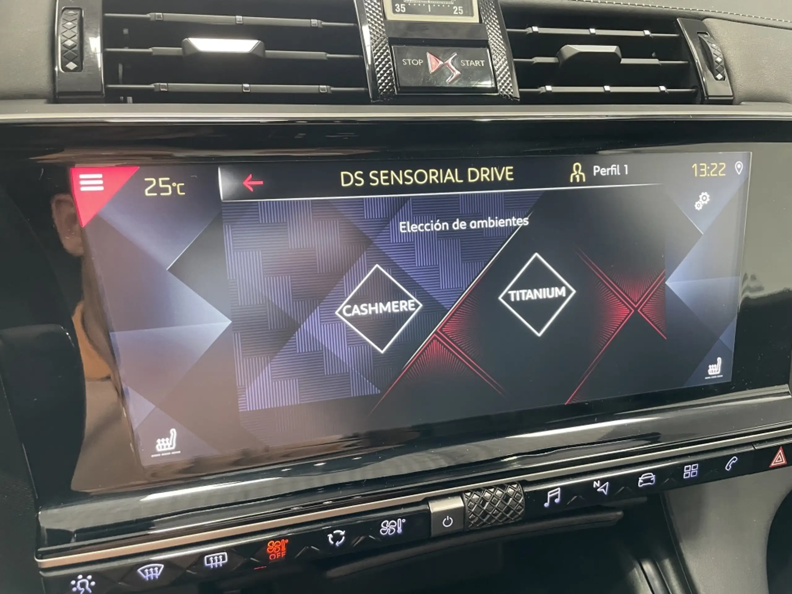 DS Automobiles - DS 7 Crossback