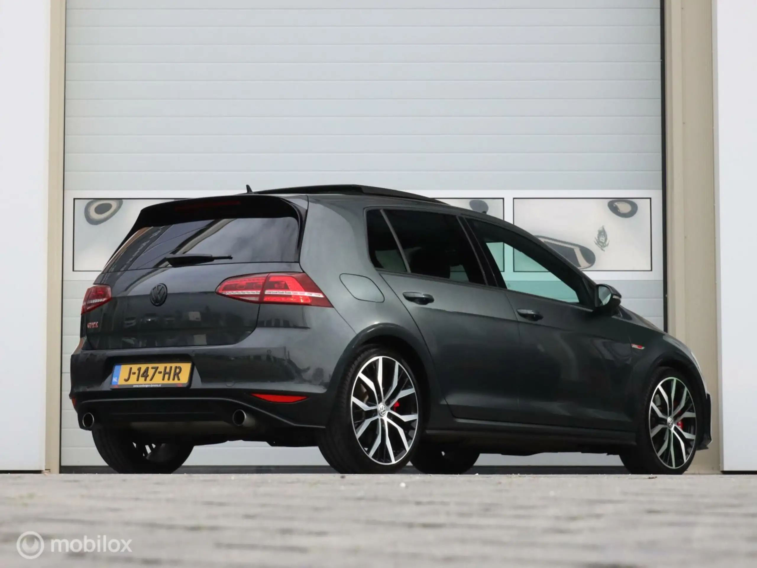 Volkswagen - Golf GTI