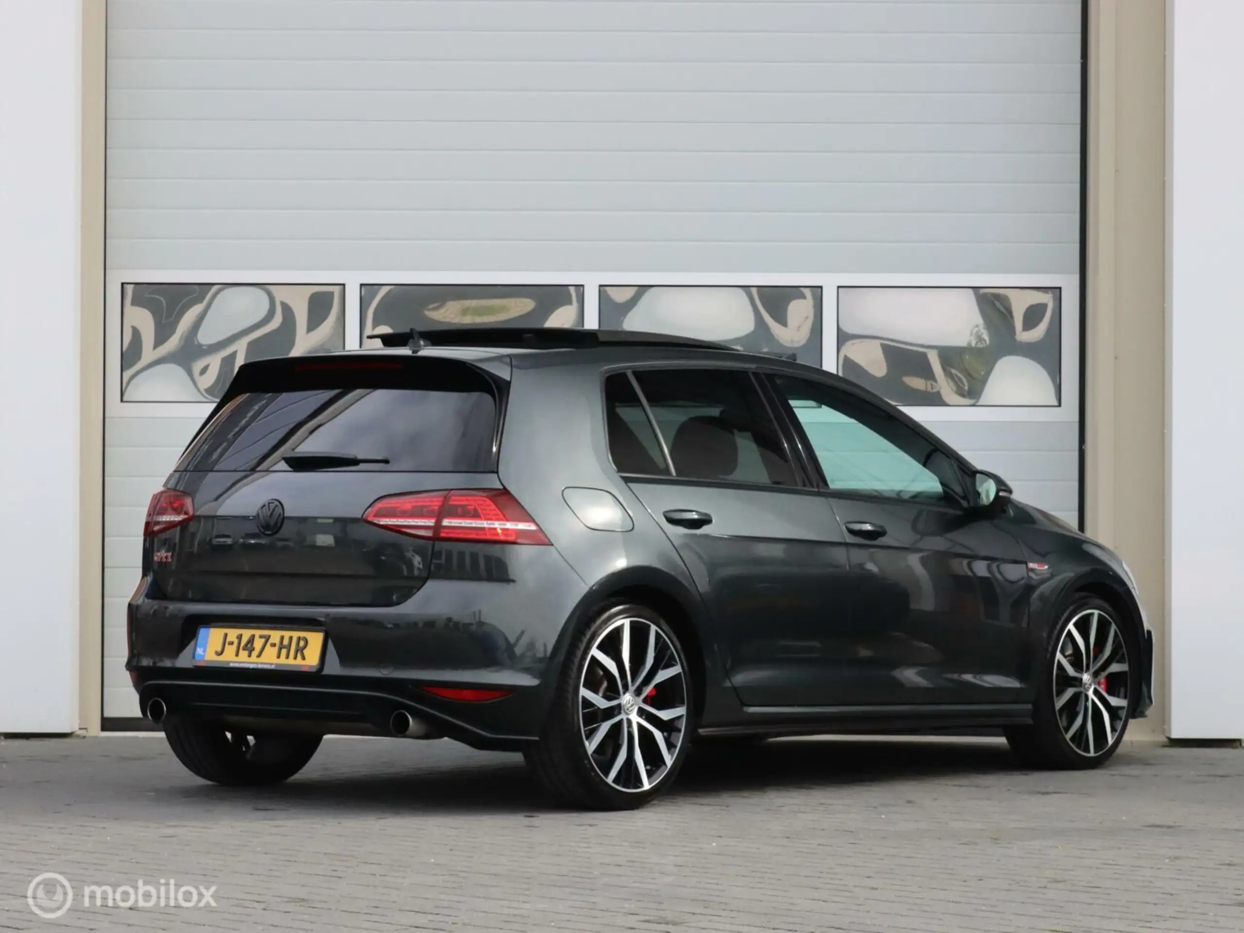 Volkswagen - Golf GTI