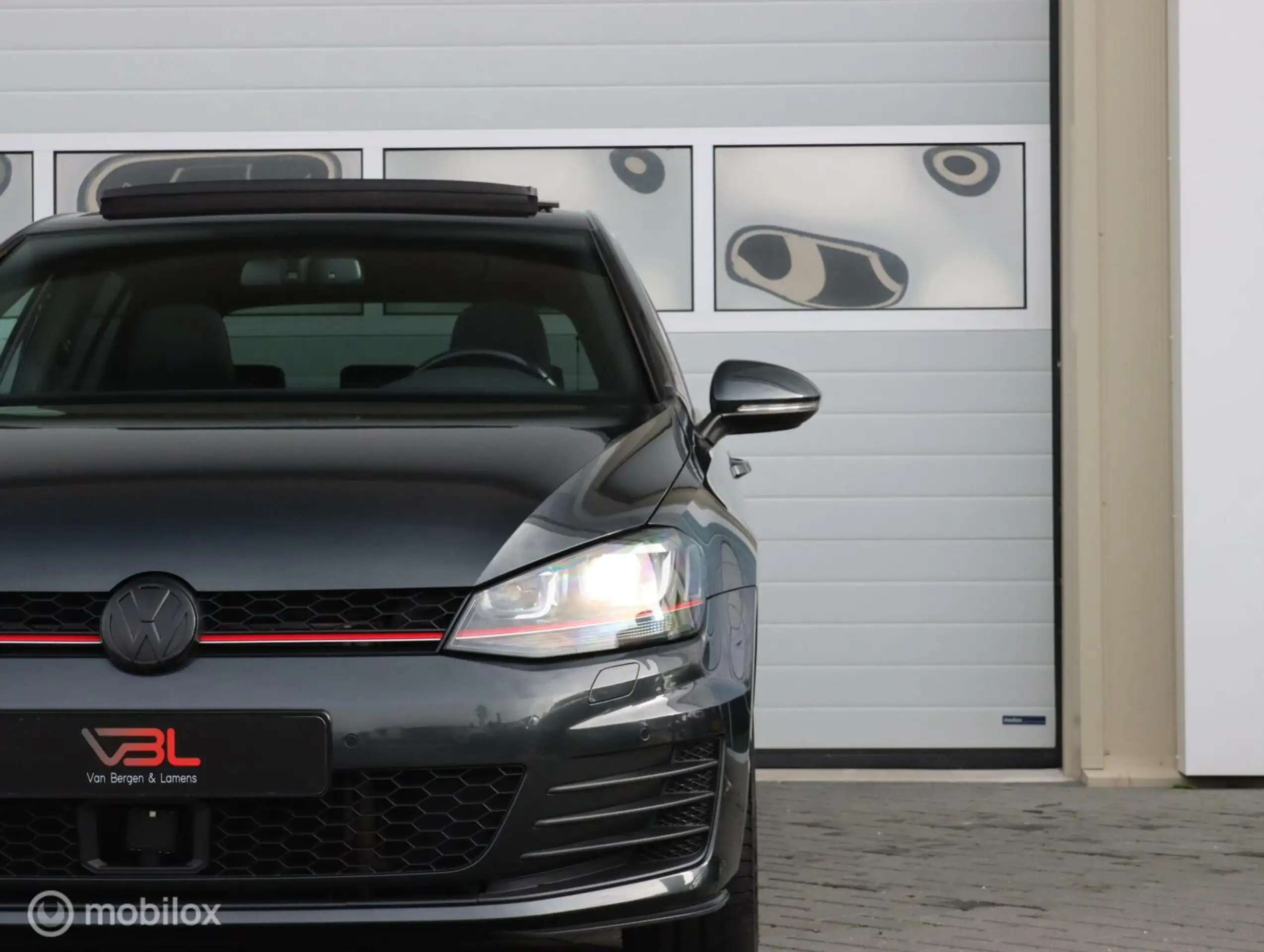 Volkswagen - Golf GTI