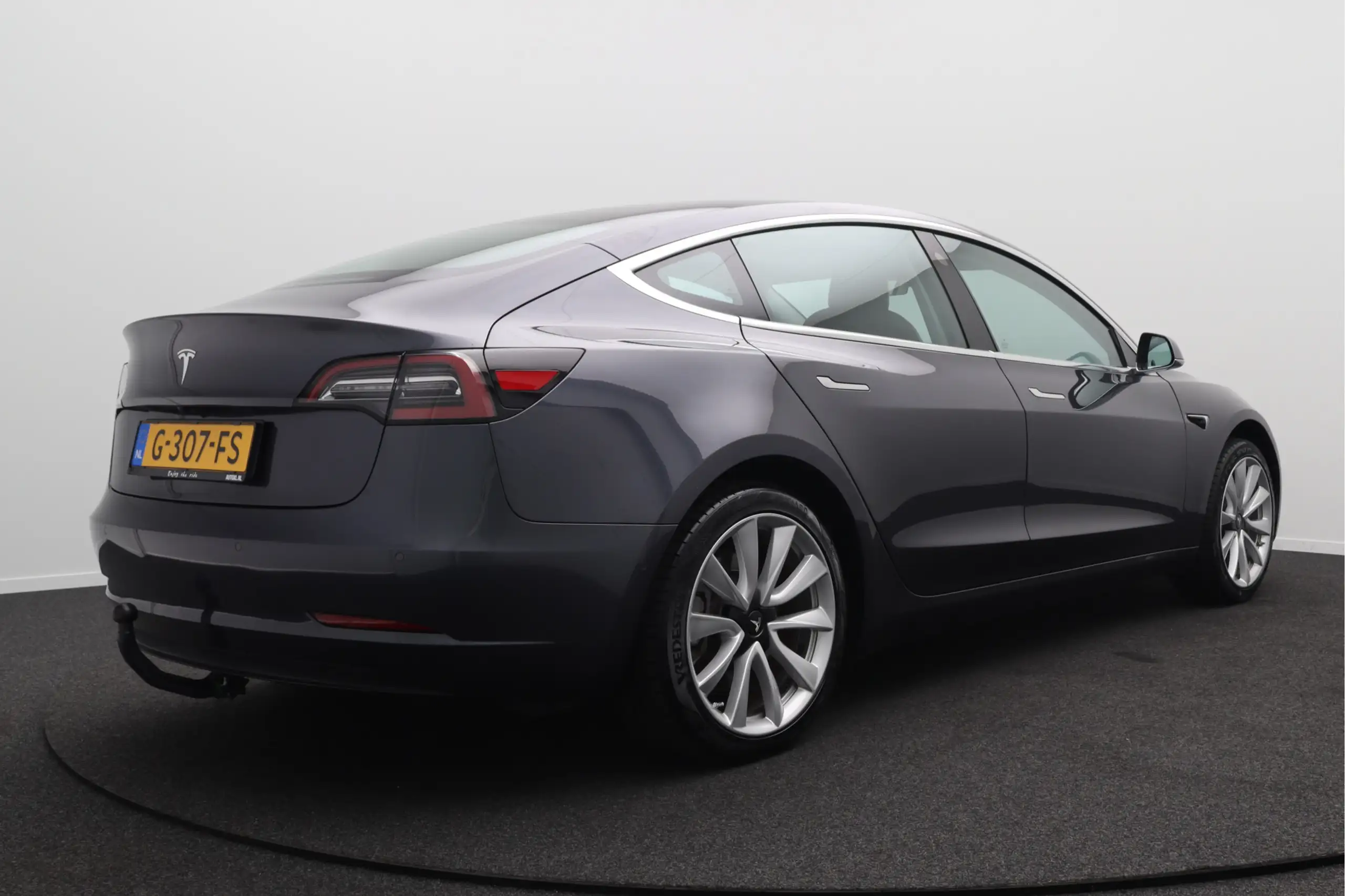 Tesla - Model 3