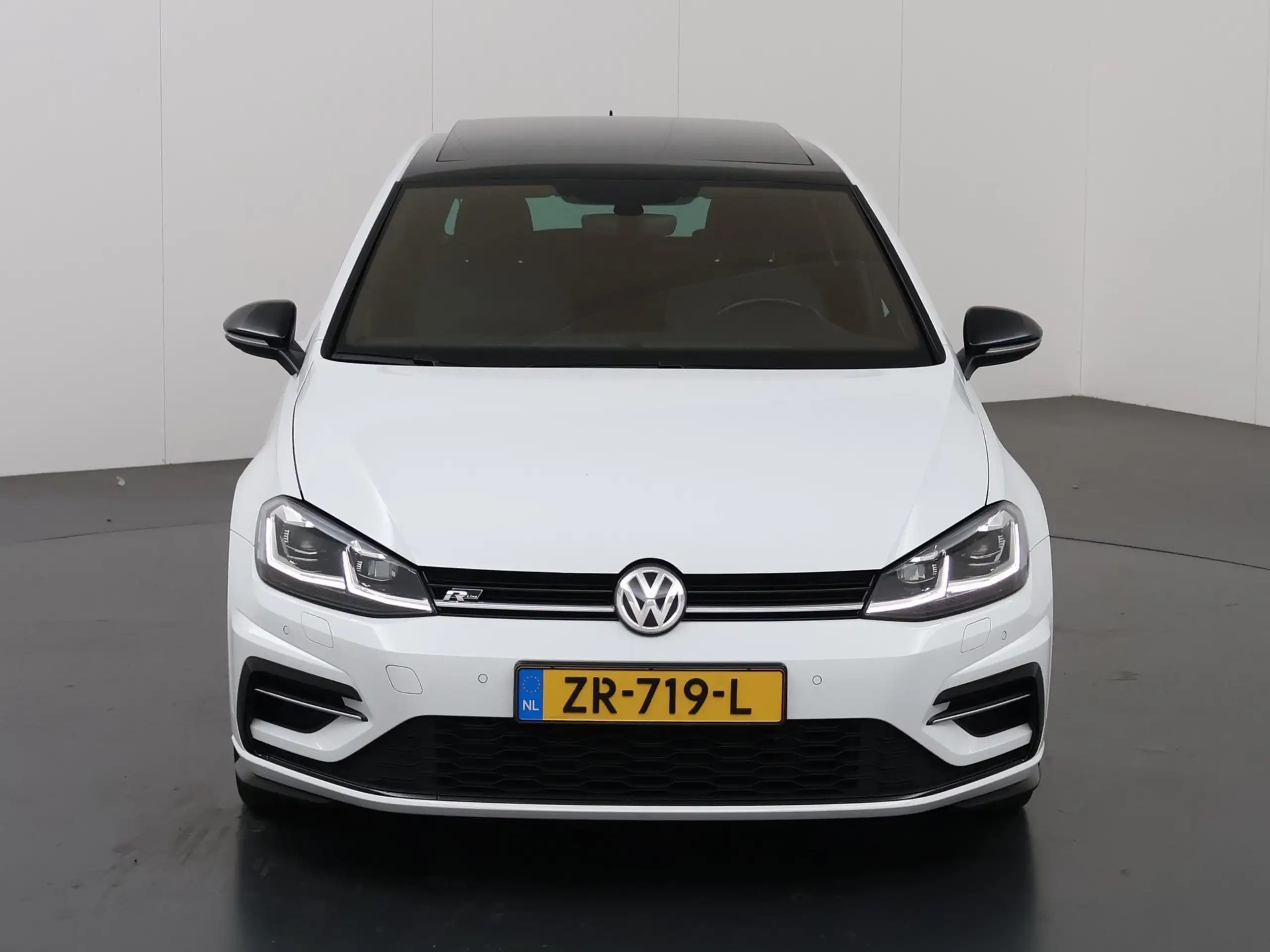 Volkswagen - Golf