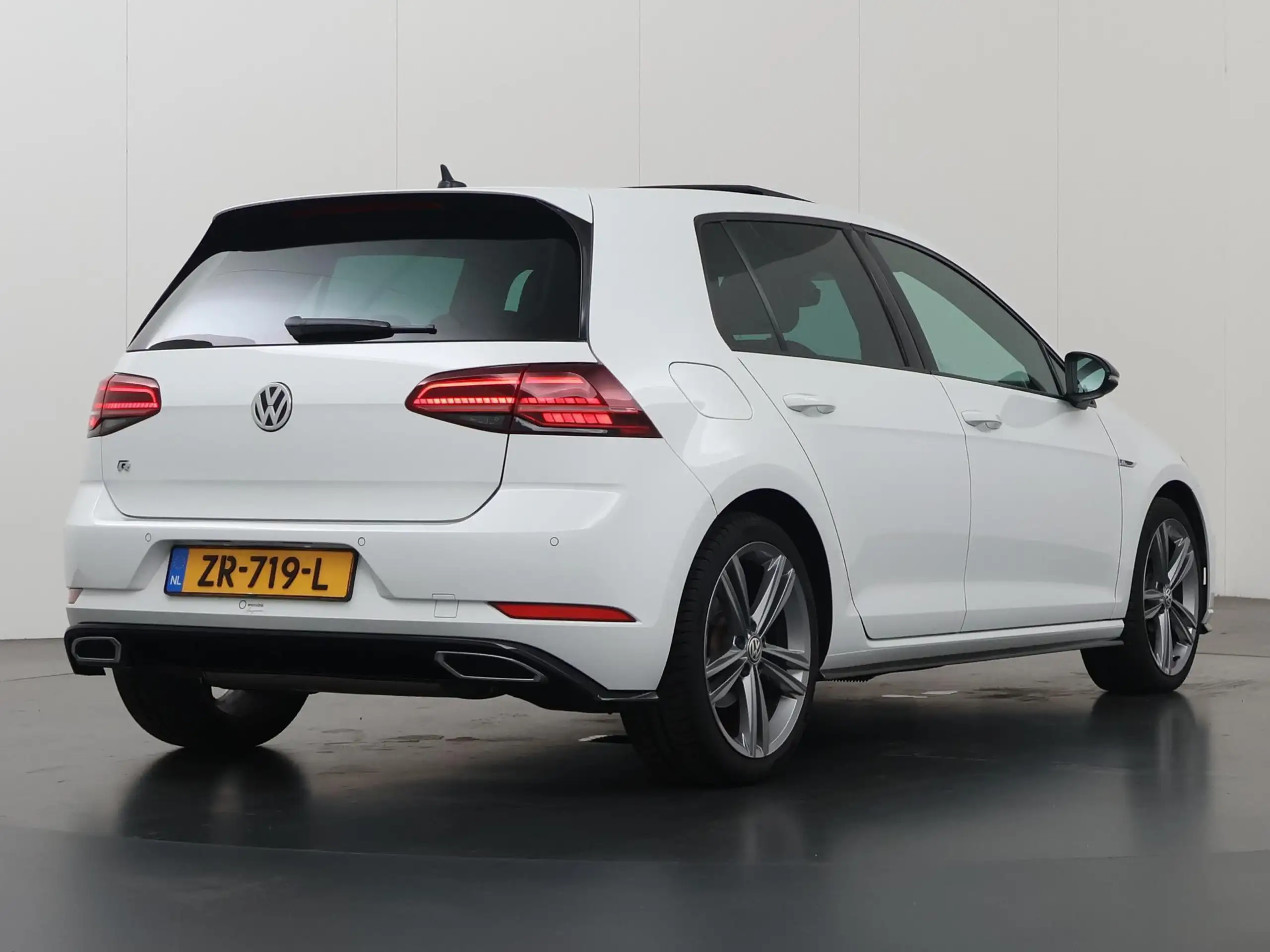 Volkswagen - Golf