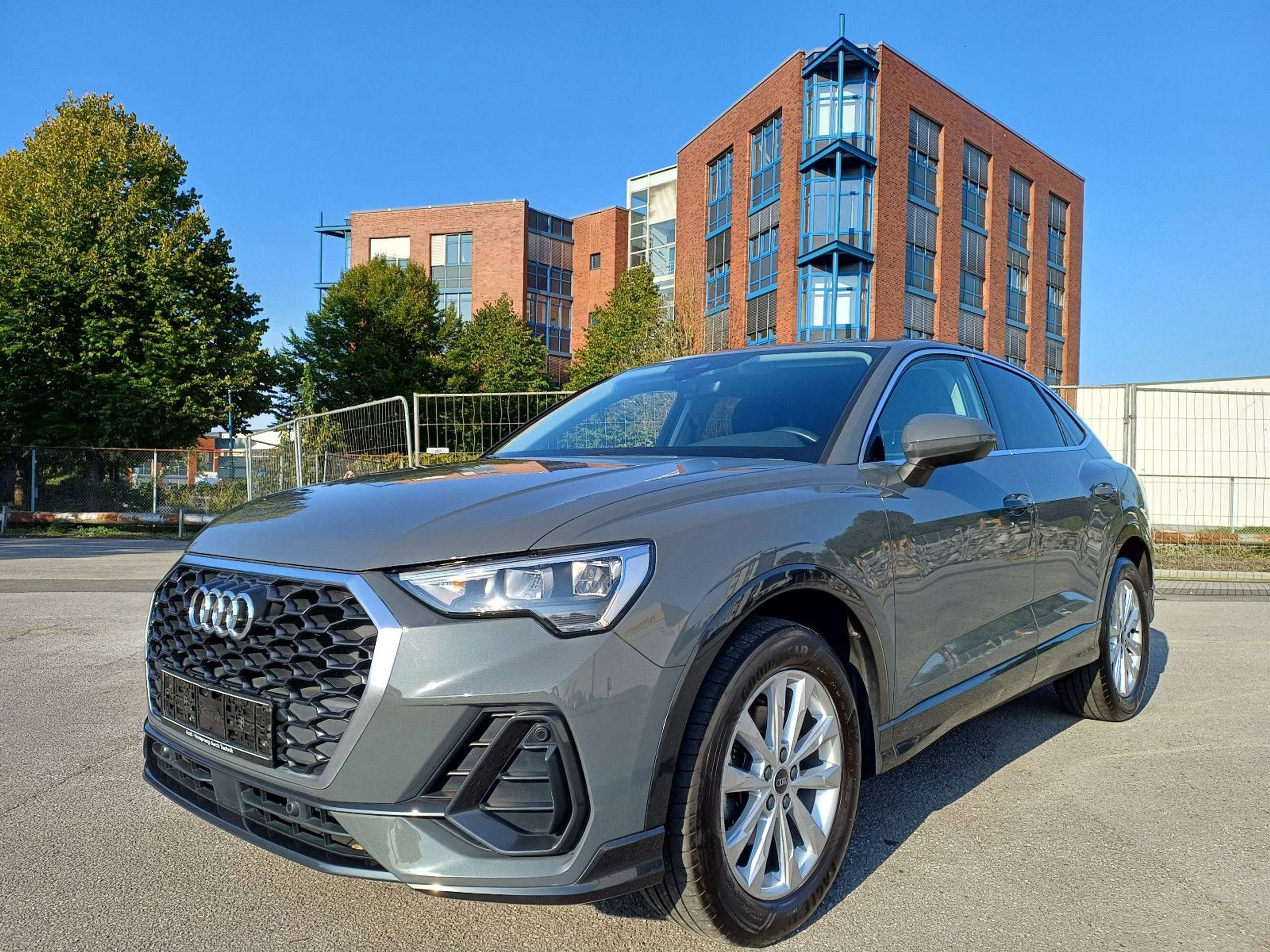 Audi - Q3