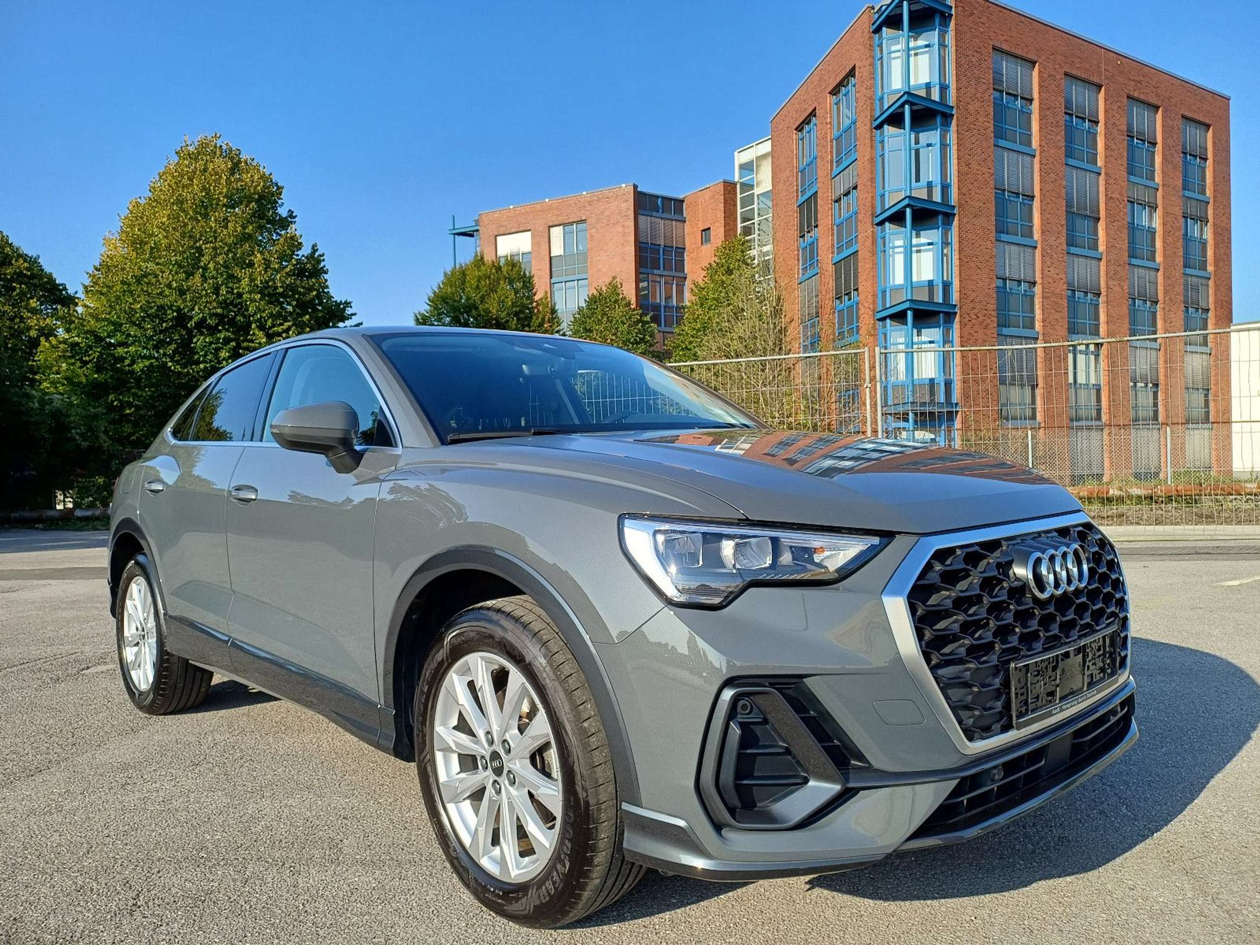 Audi - Q3