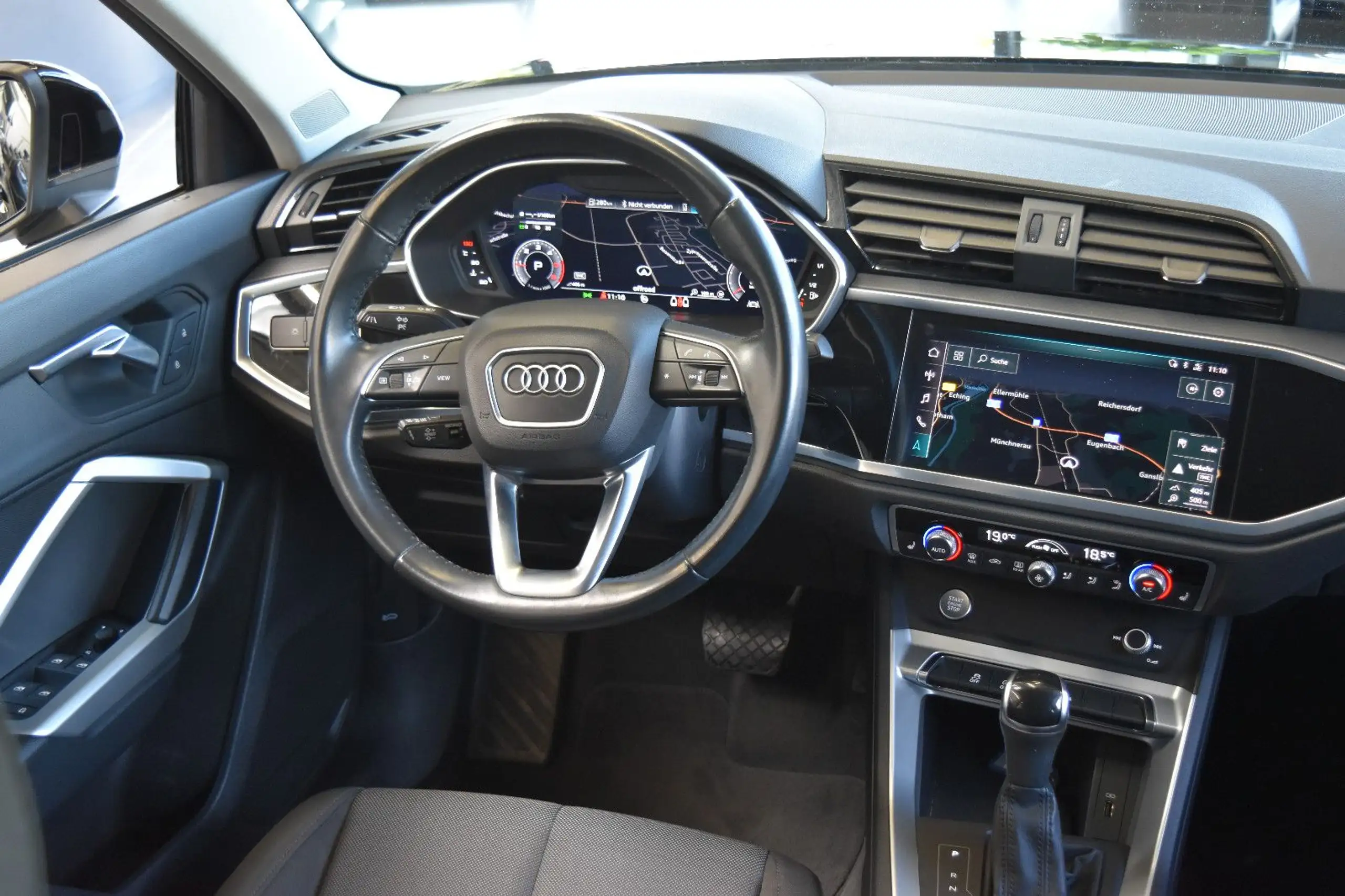 Audi - Q3