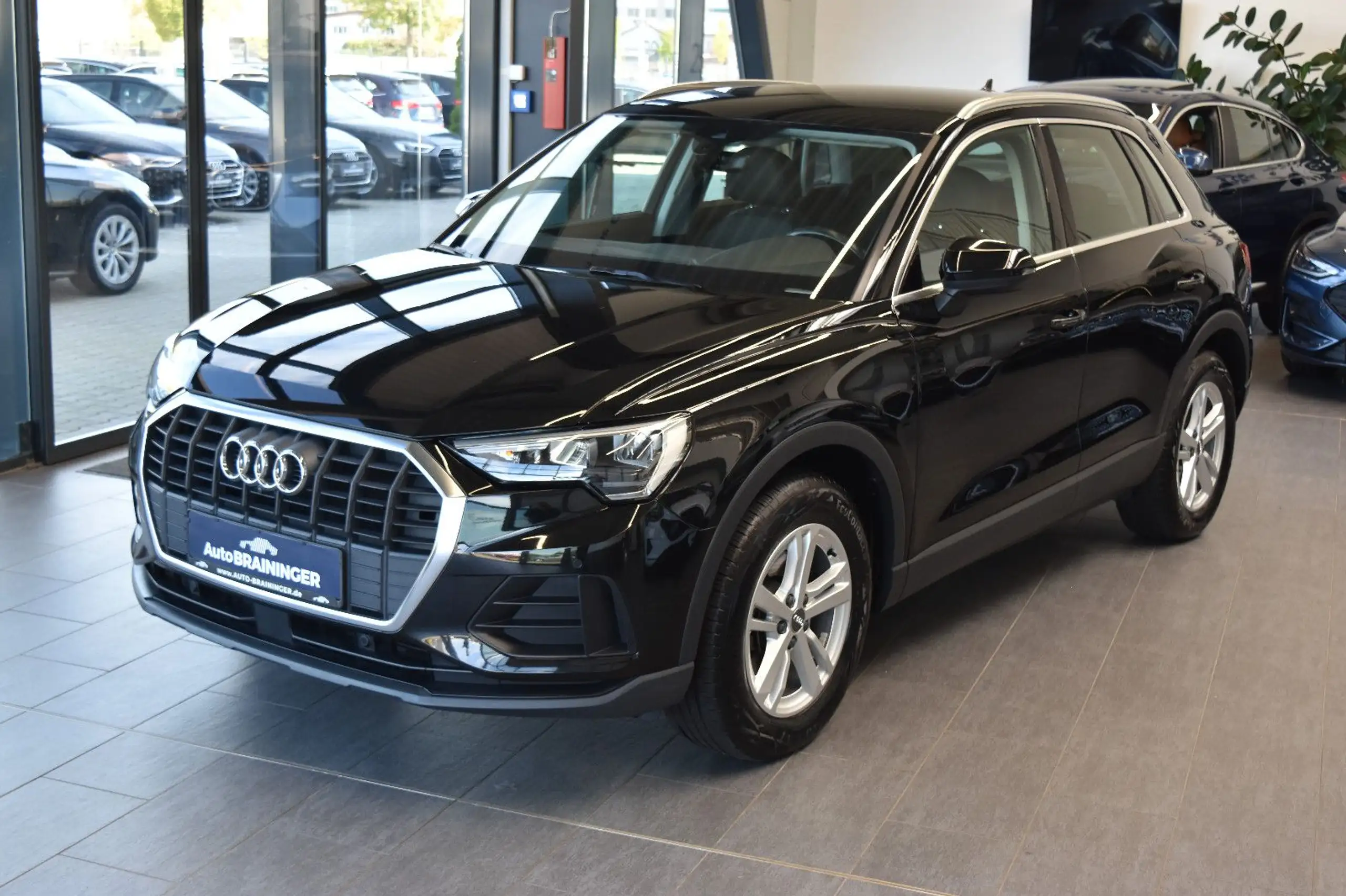 Audi - Q3