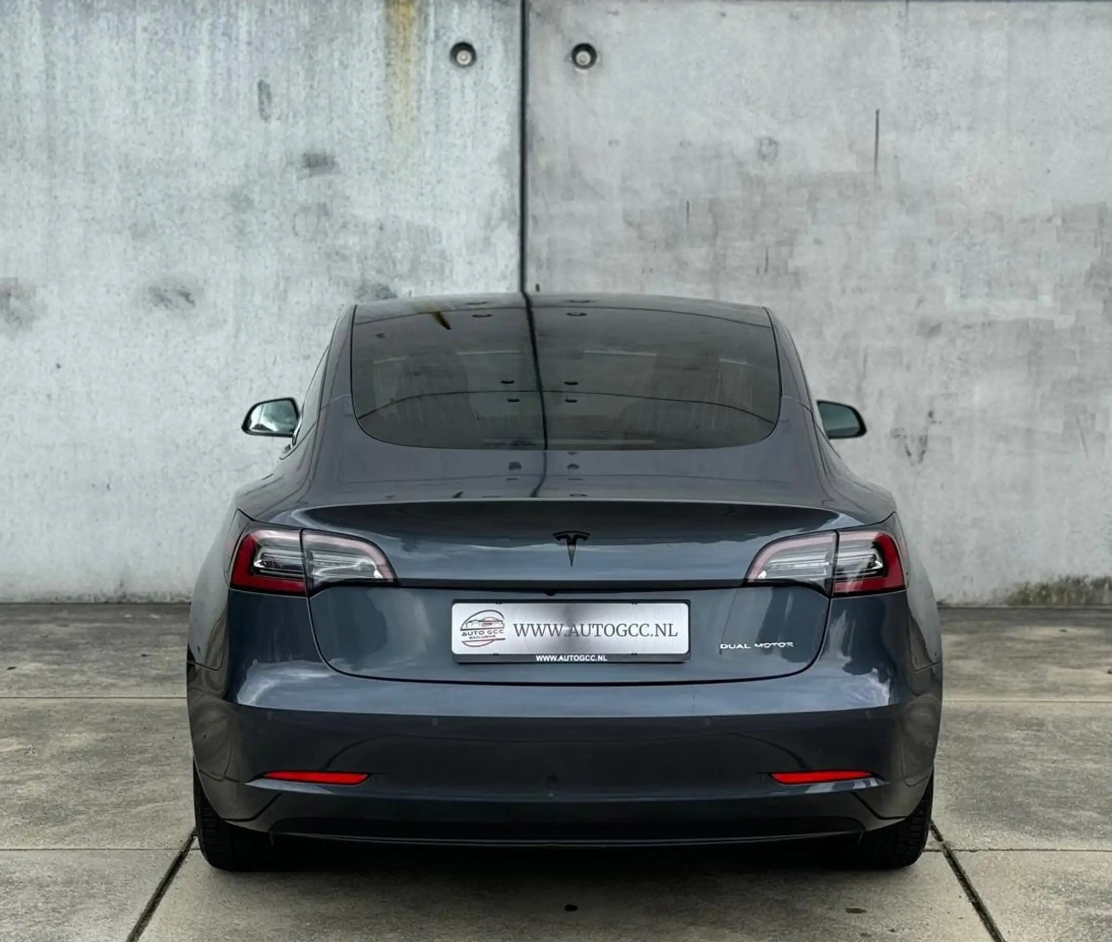 Tesla - Model 3