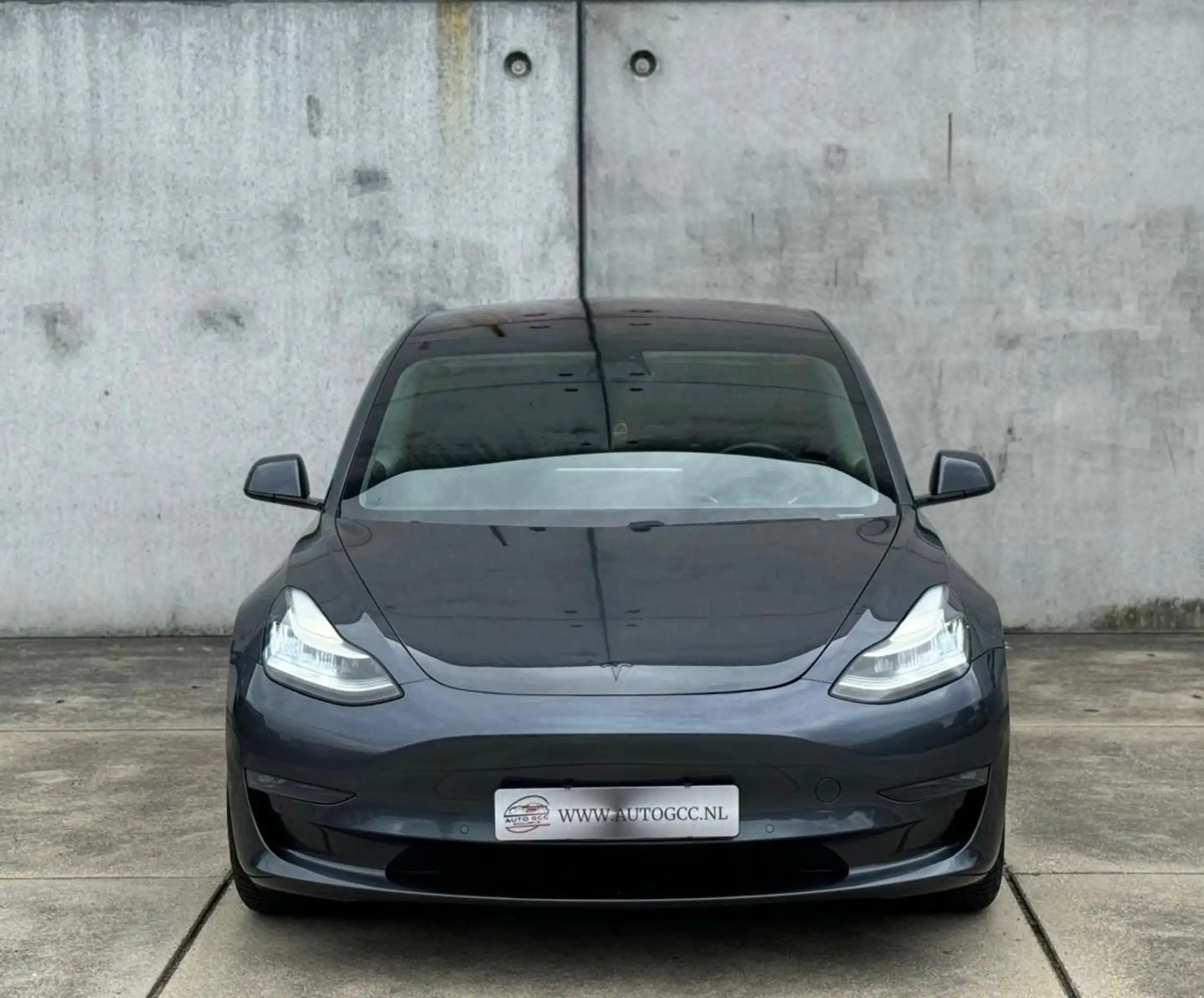 Tesla - Model 3